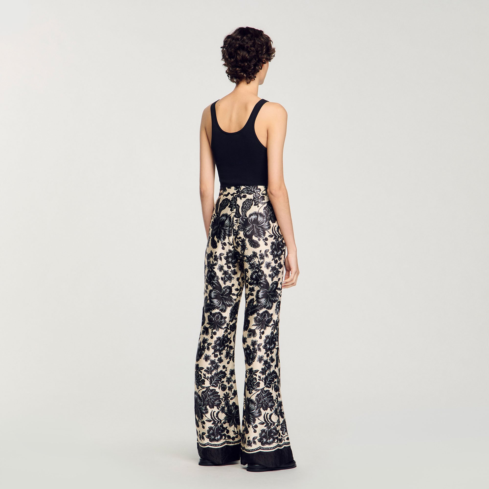Pantalón con estampado floral