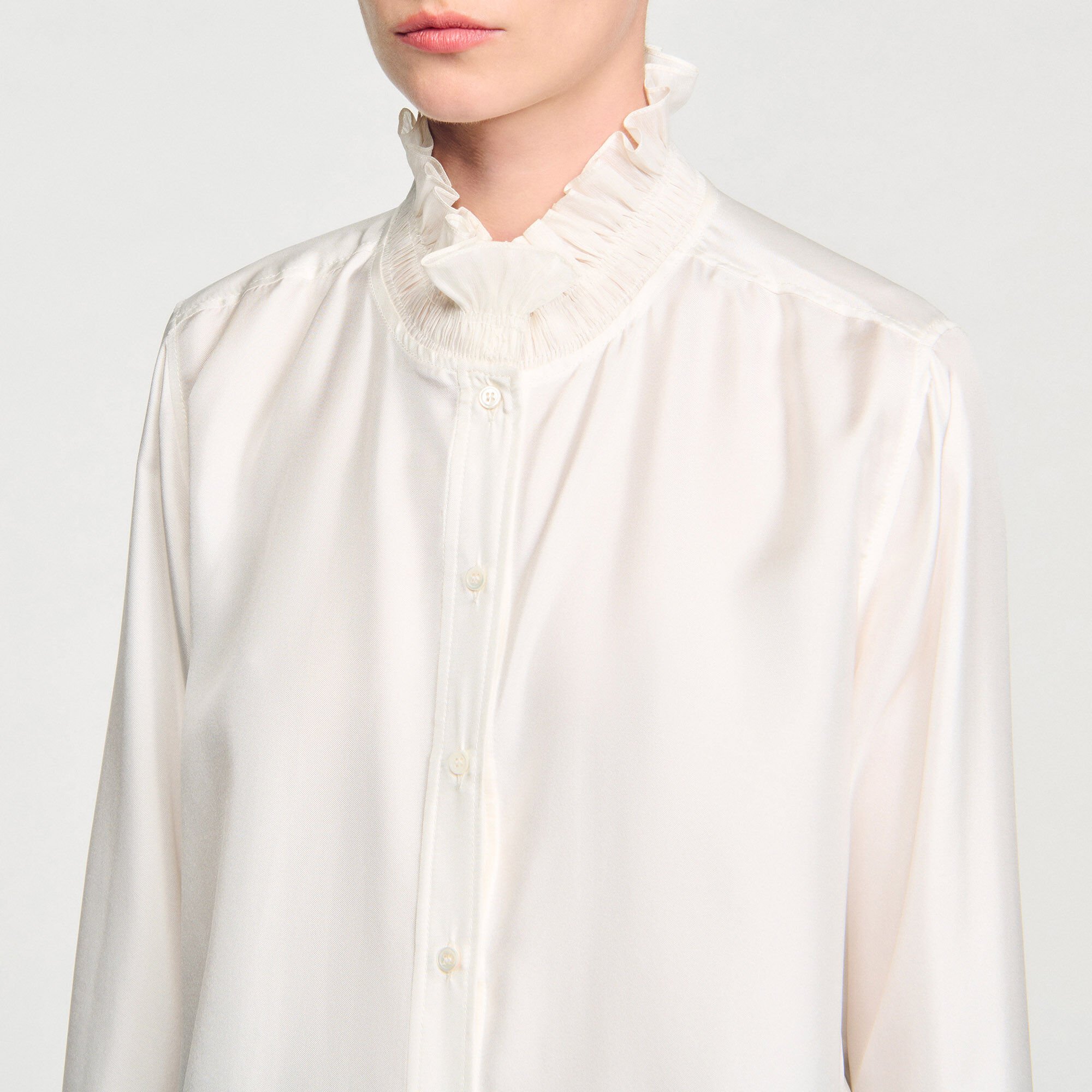 Camisa seda con cuello fruncido