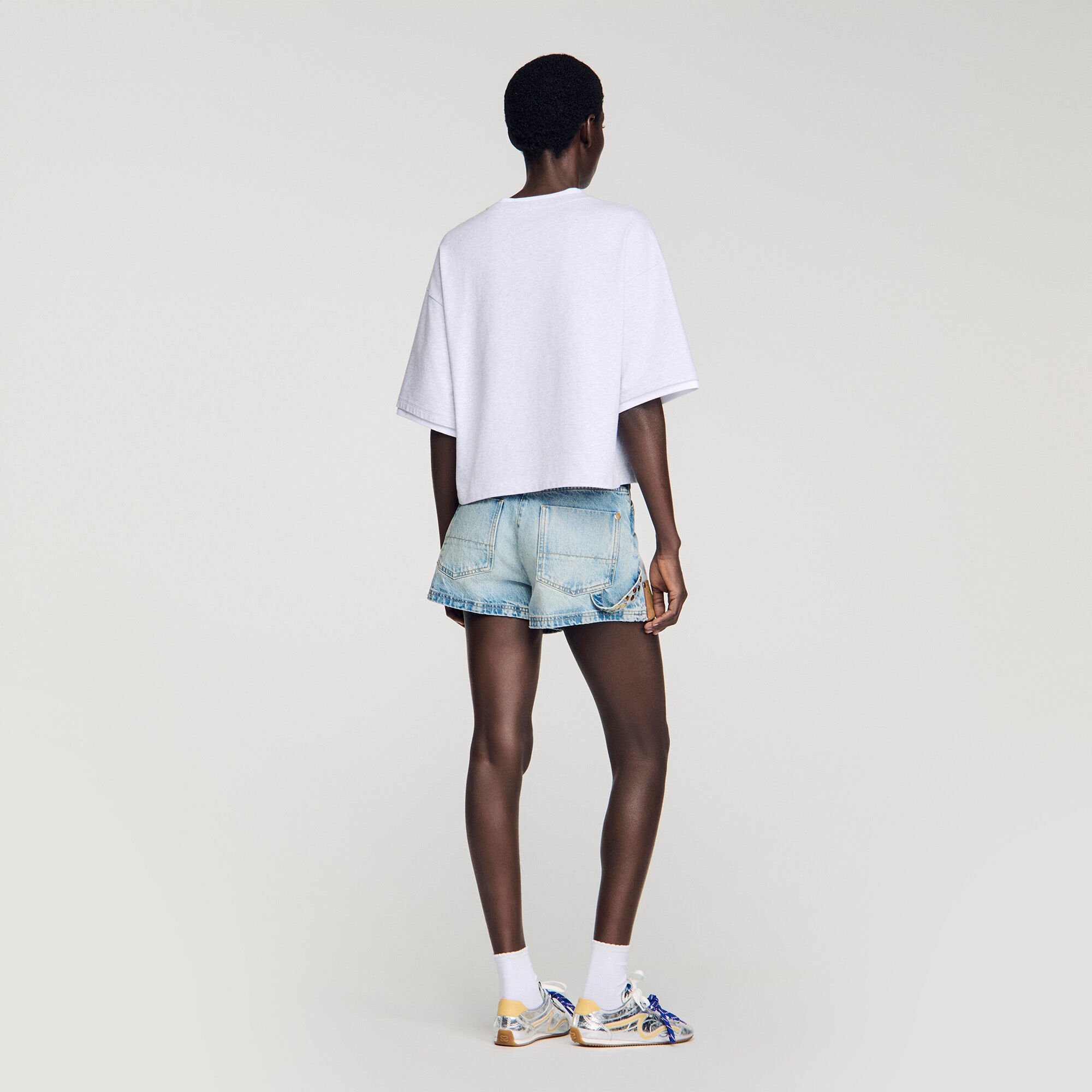 Camiseta con acabados en contraste