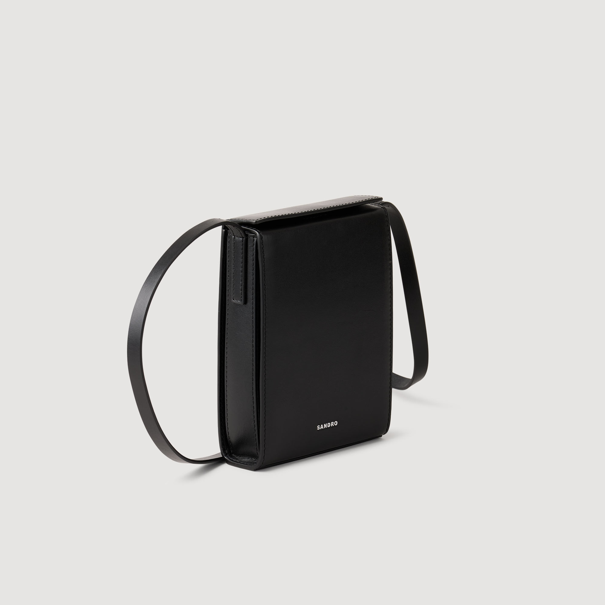 Funda con bandolera de piel