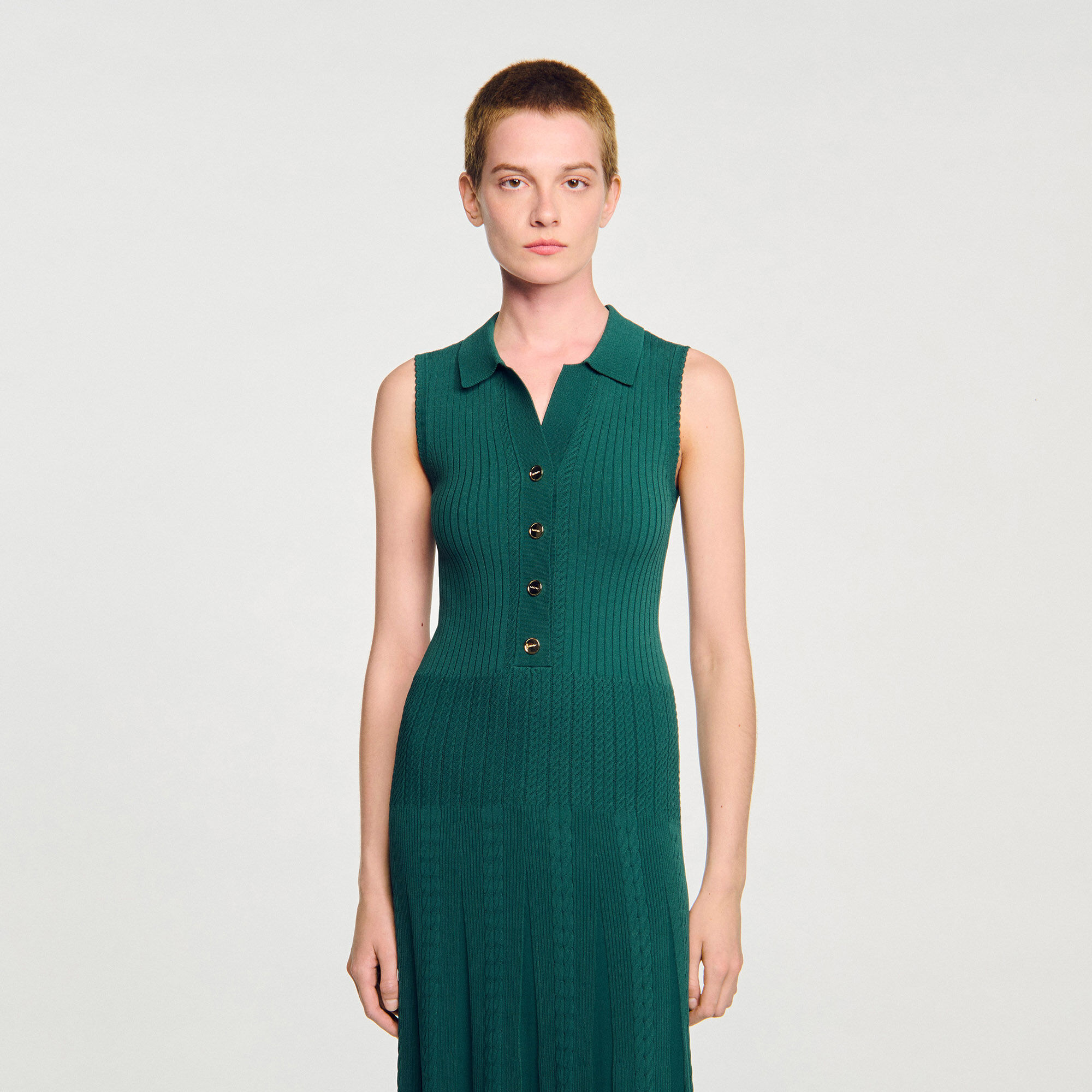 Vestido de punto con cuello polo