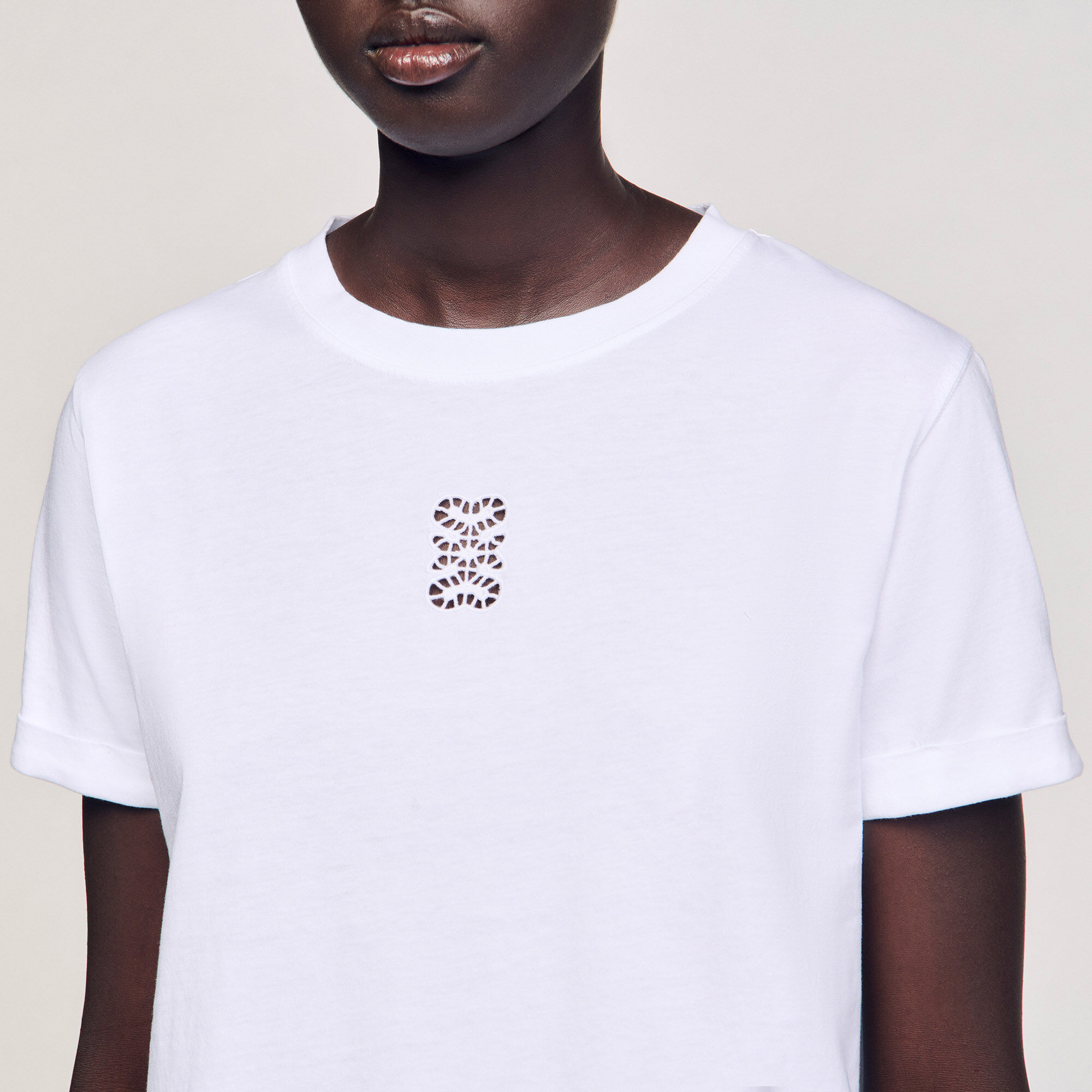Camiseta de algodón con bordado