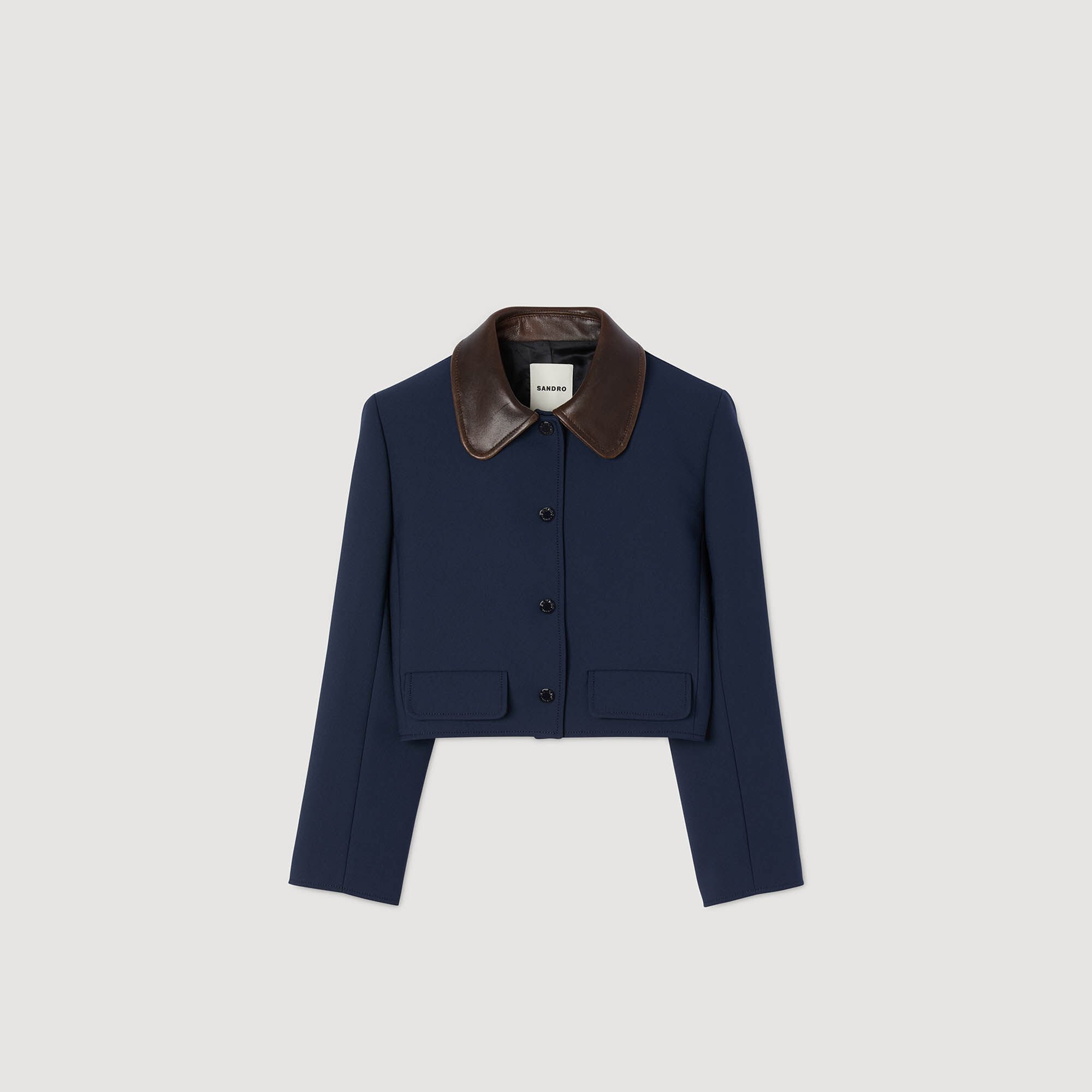 Chaqueta corta con cuello de cuero