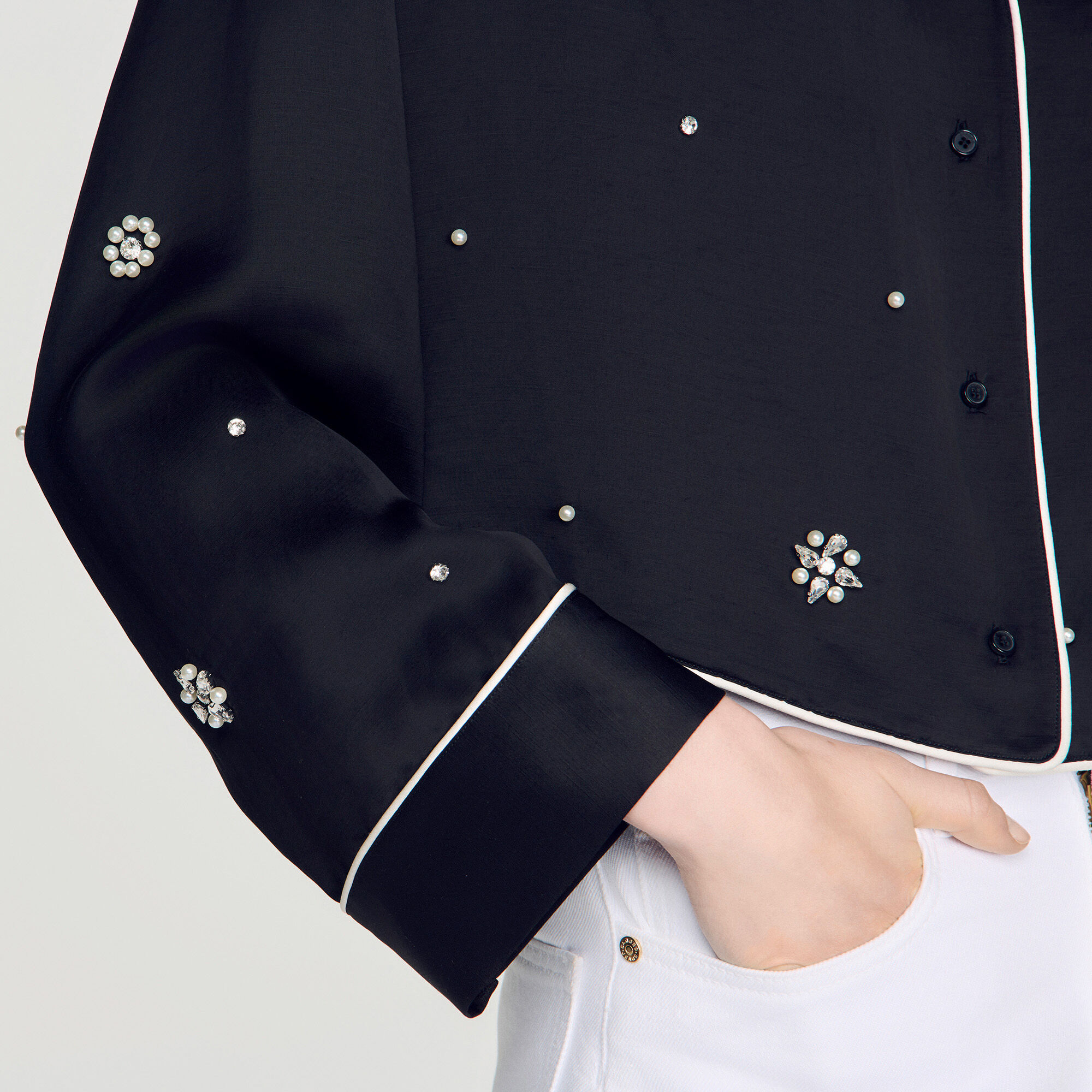 Camisa bordada con perlas y strass