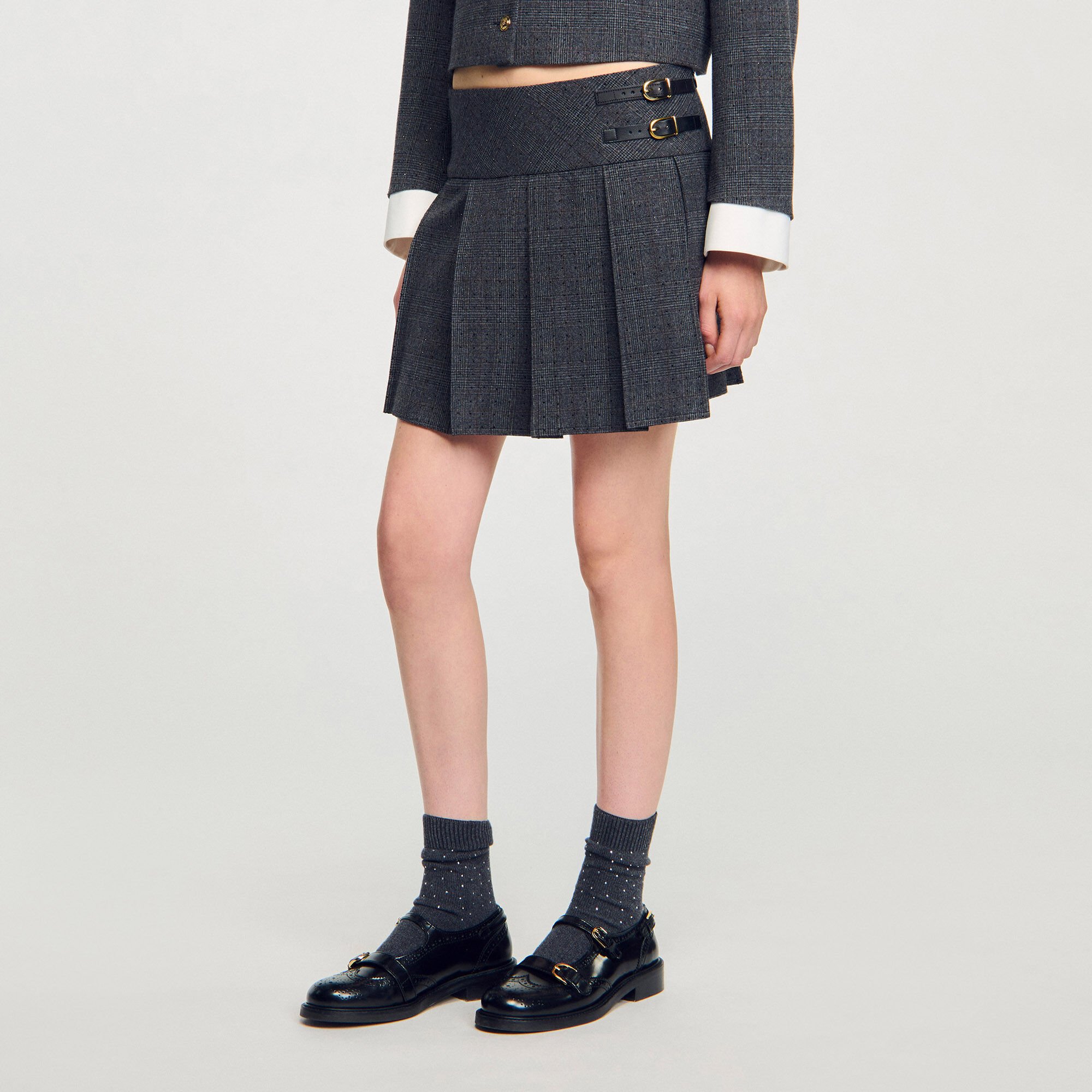 Falda corta de traje con strass