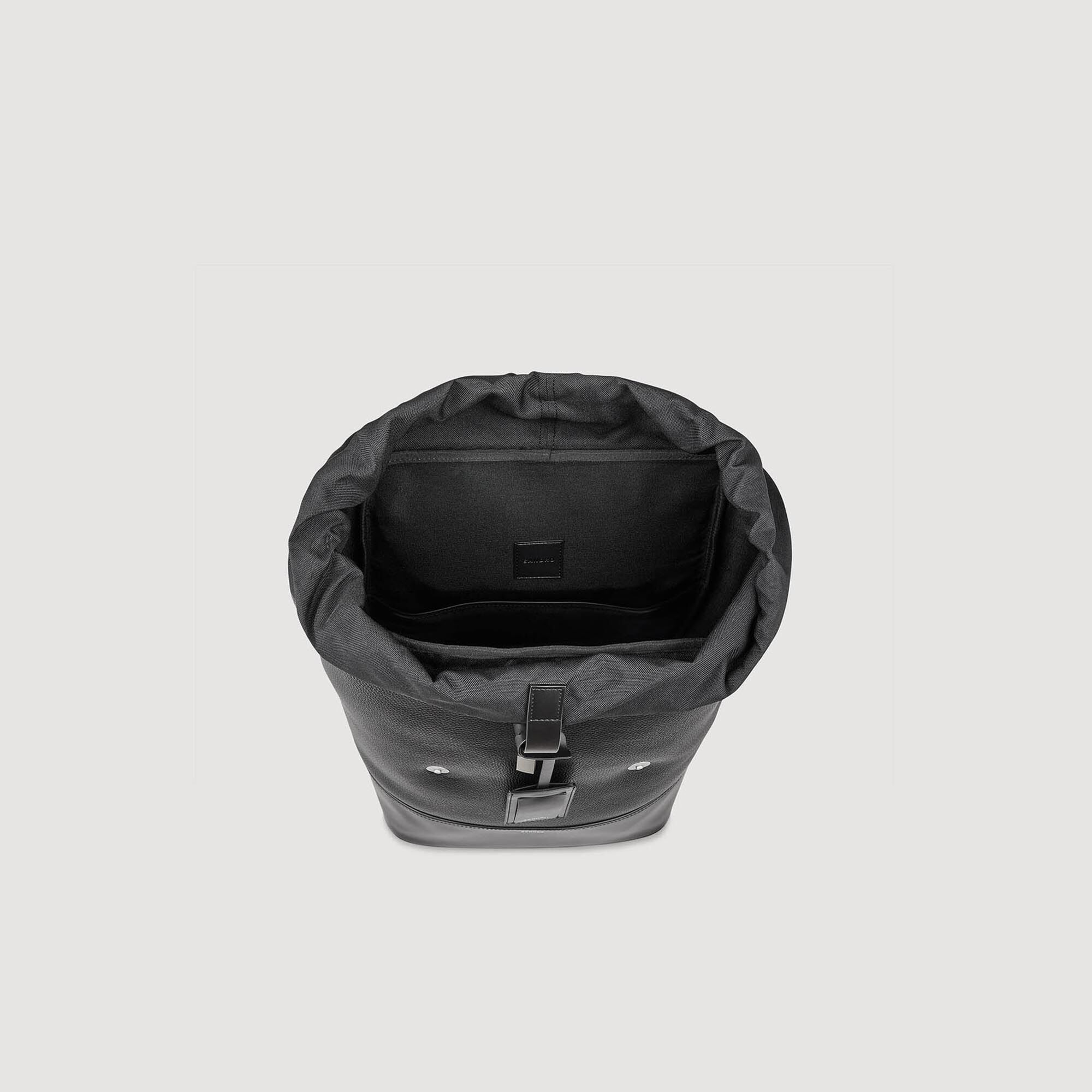 Mochila de tela y cuero