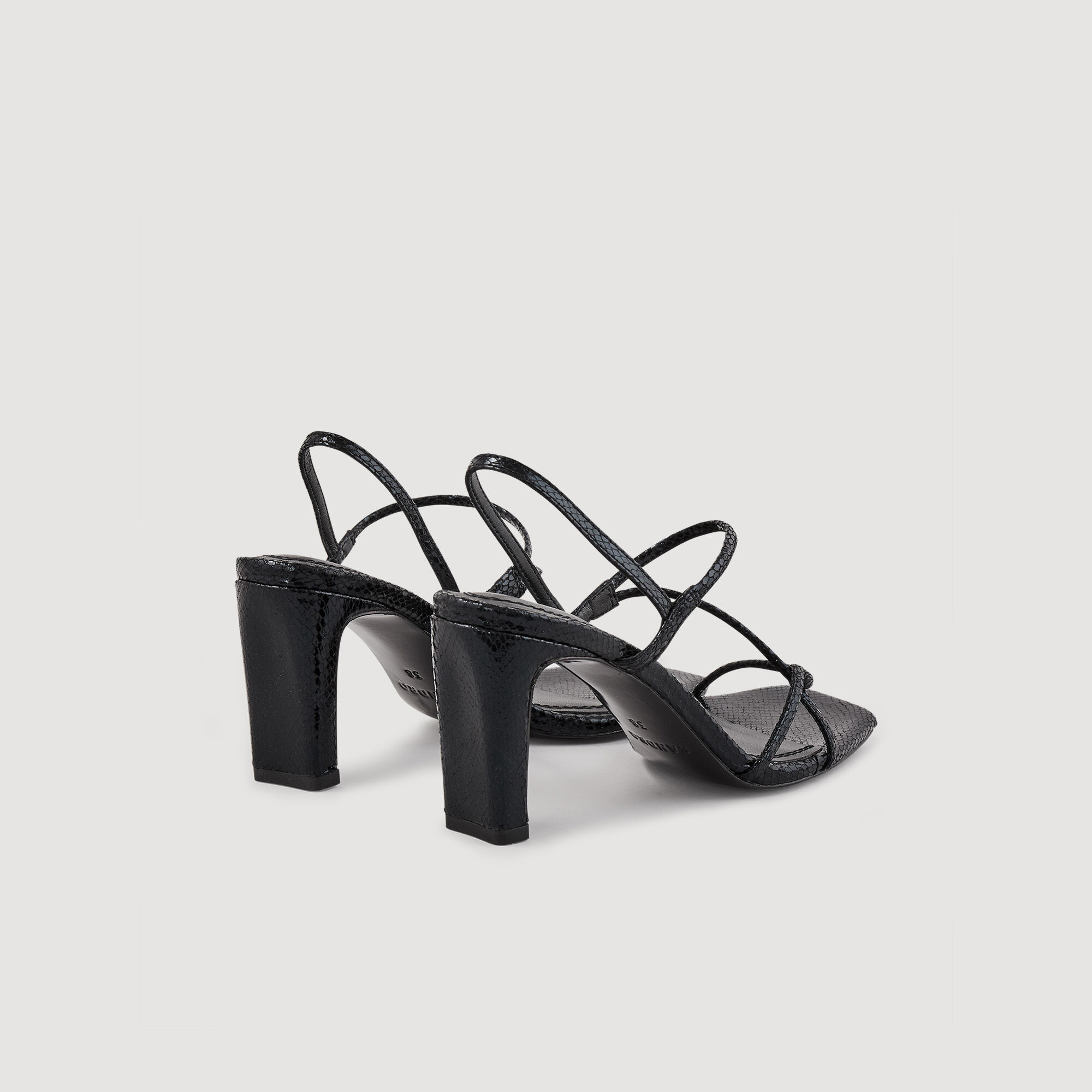 Sandalias con tiras finas