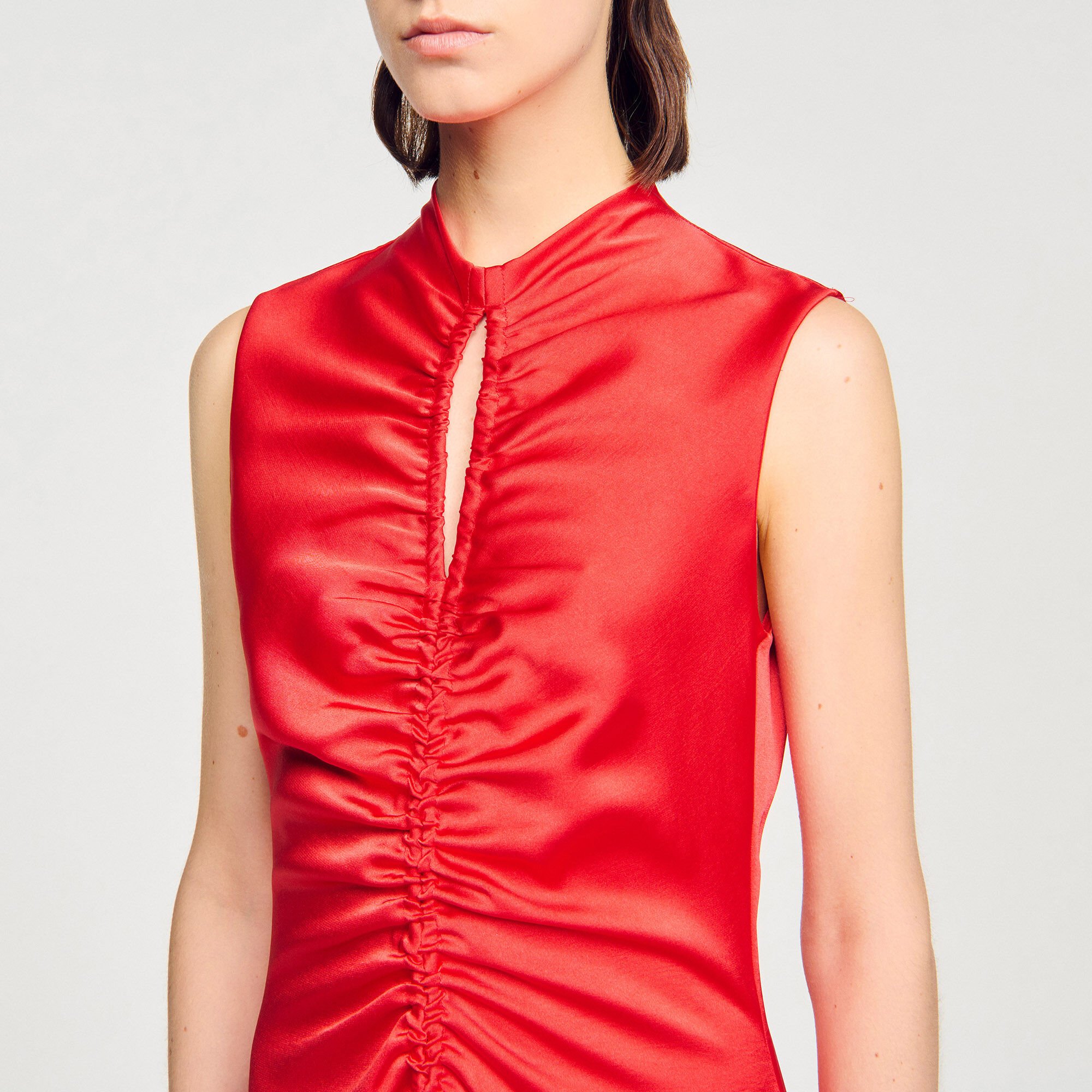 Vestido drapeado de raso