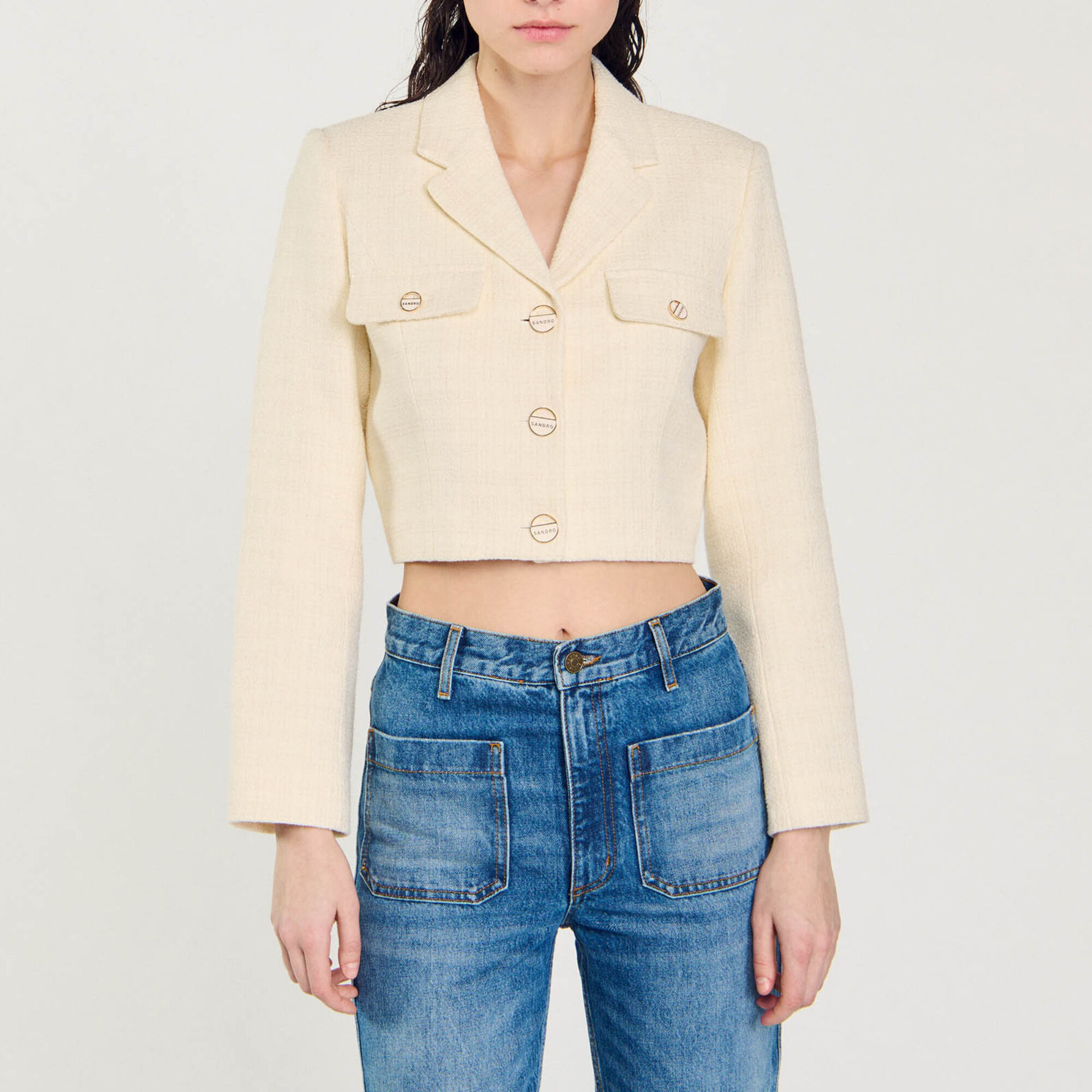 Chaqueta corta de tweed abotonada