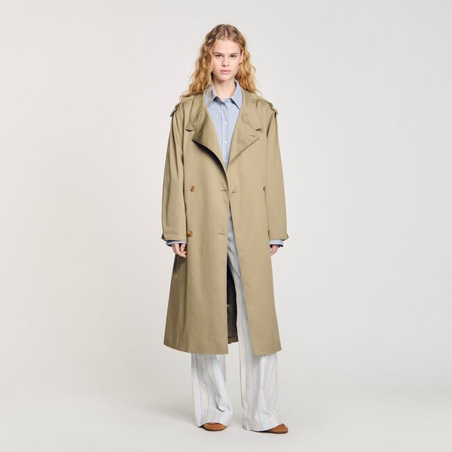 Gabardina con cinturón