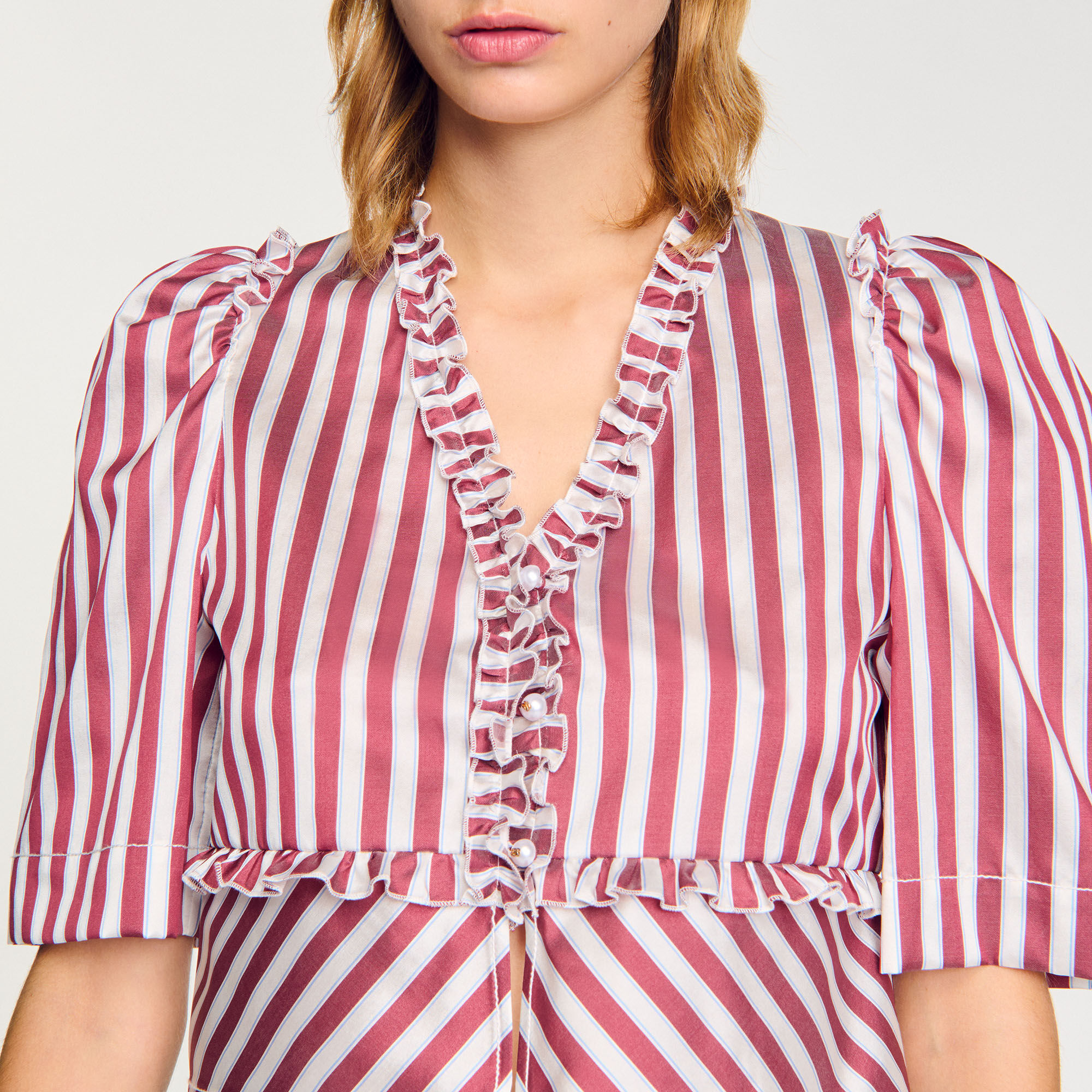 Camisa a rayas con volantes