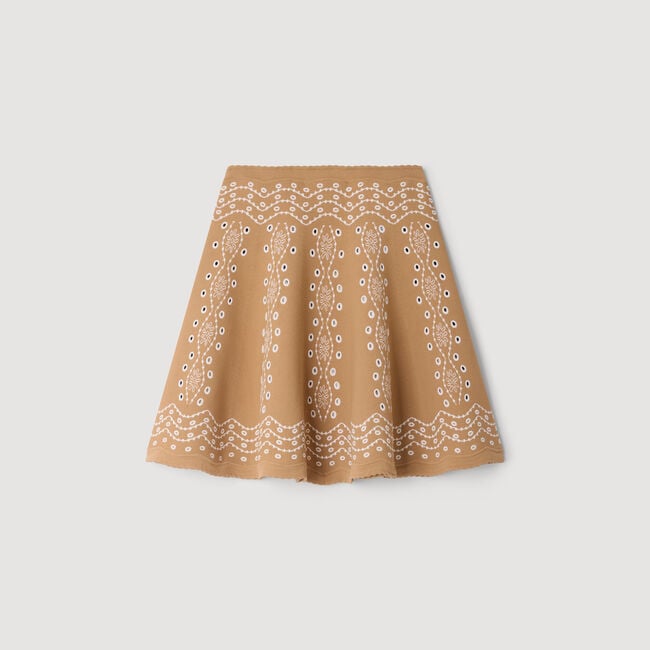 Falda corta con bordado pa&ntilde;uelo