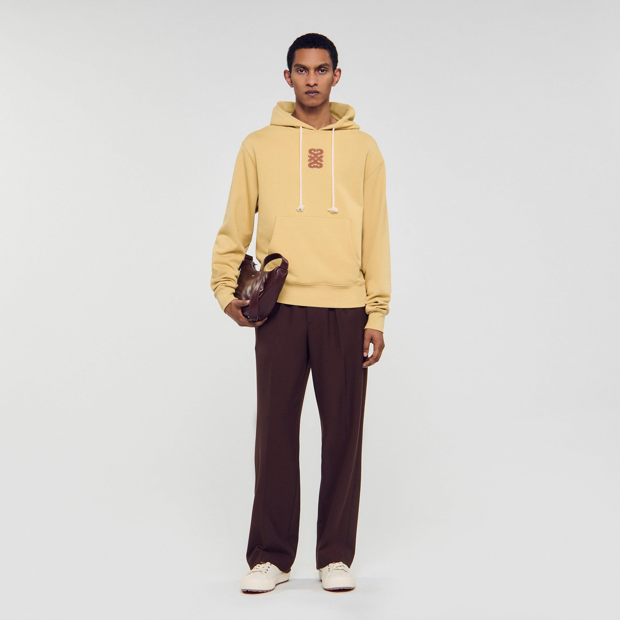 Sudadera con parche de cuero