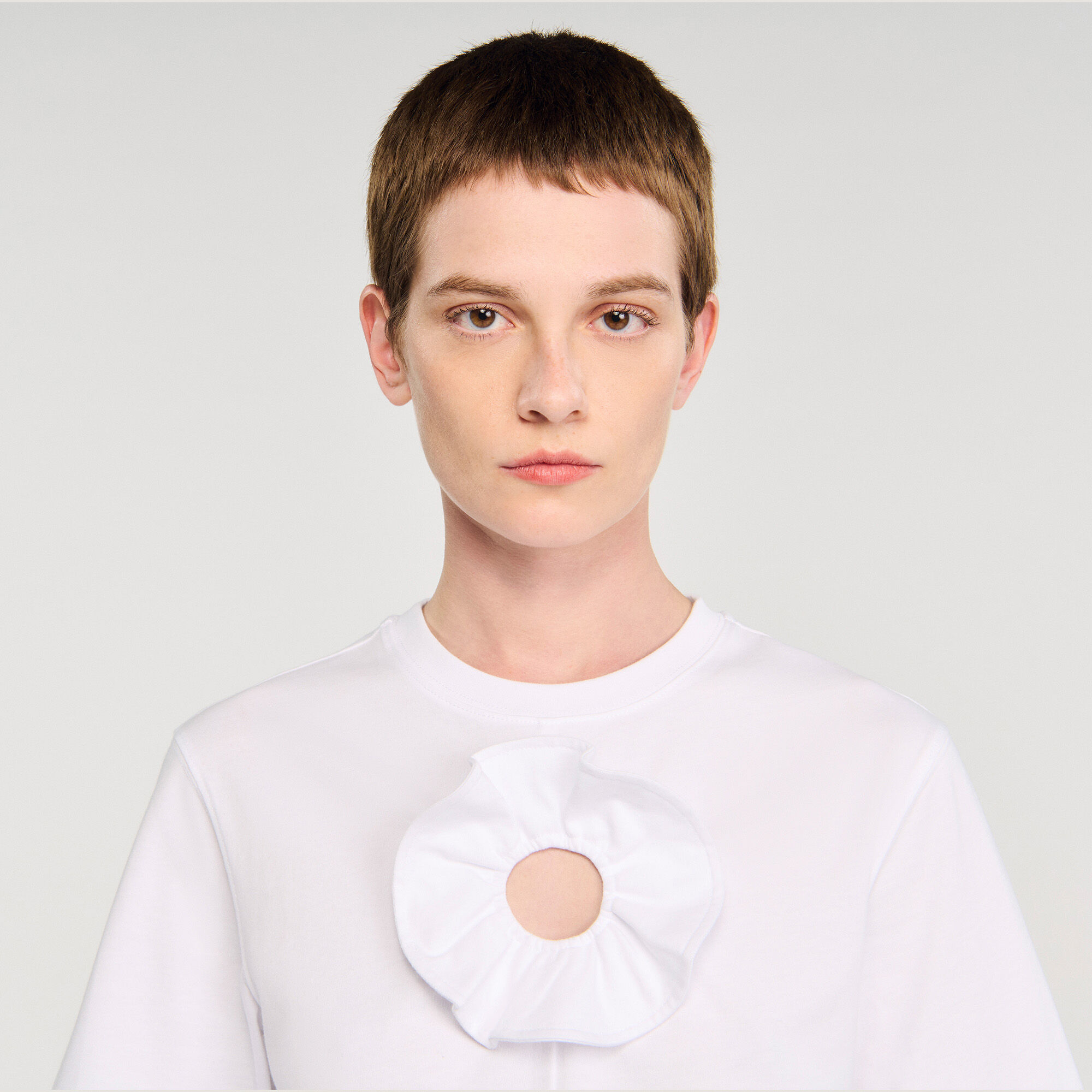 Camiseta con detalle de volante