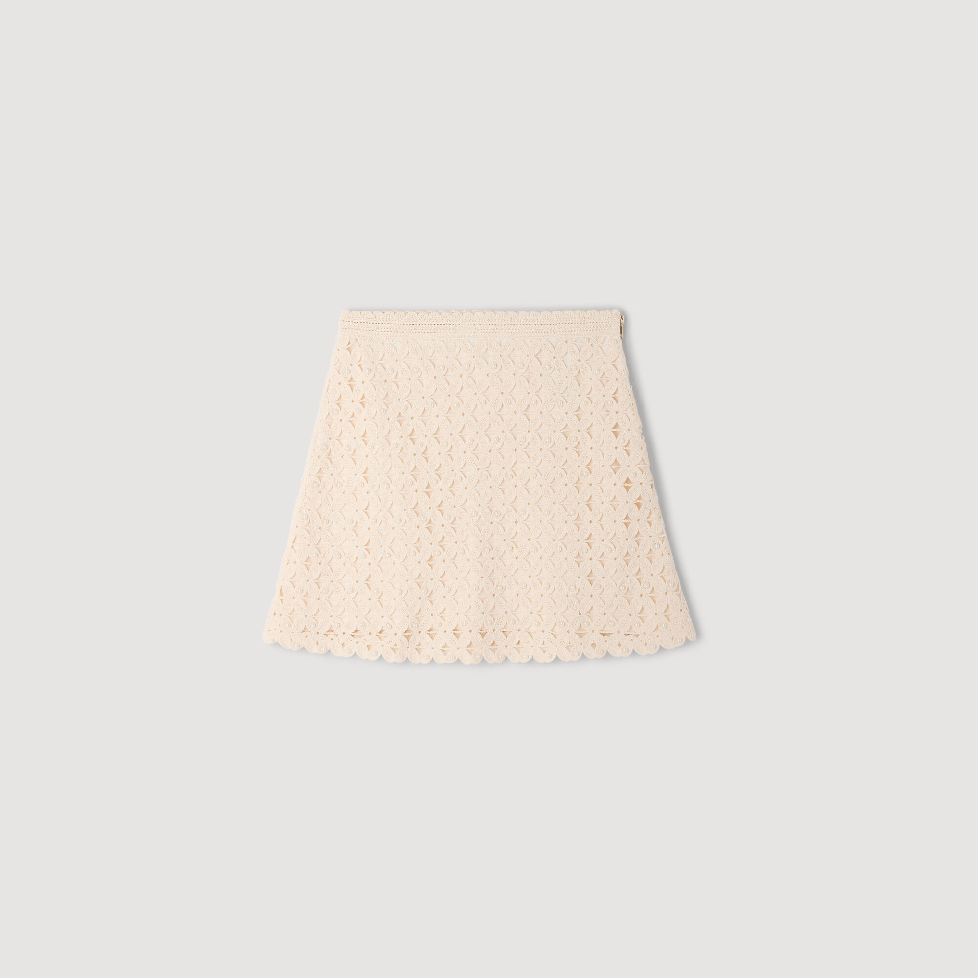 Falda corta de ganchillo con perlas