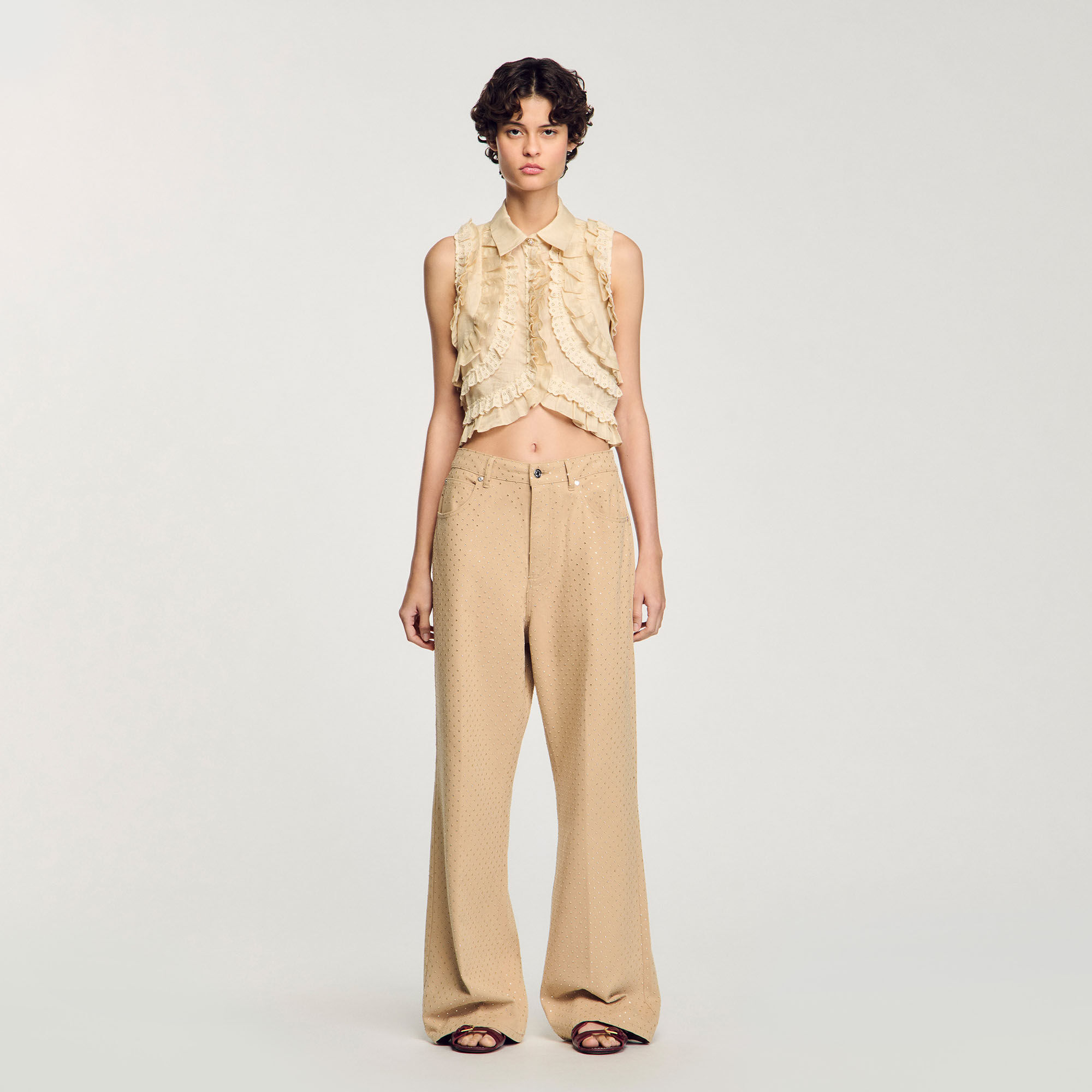 Camisa corta con volantes