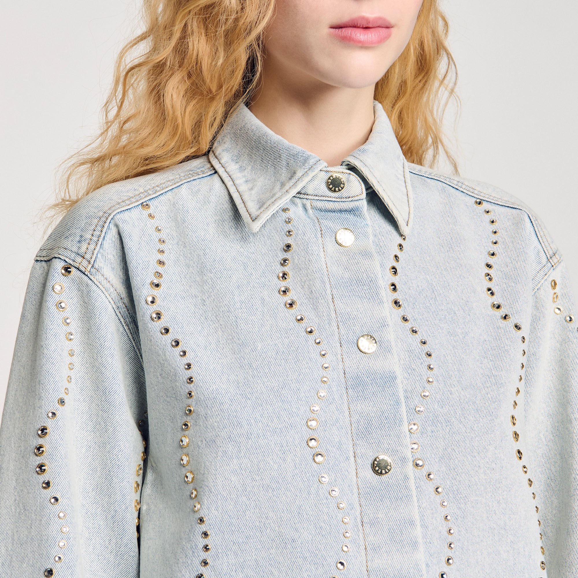 Camisa vaquera con strass