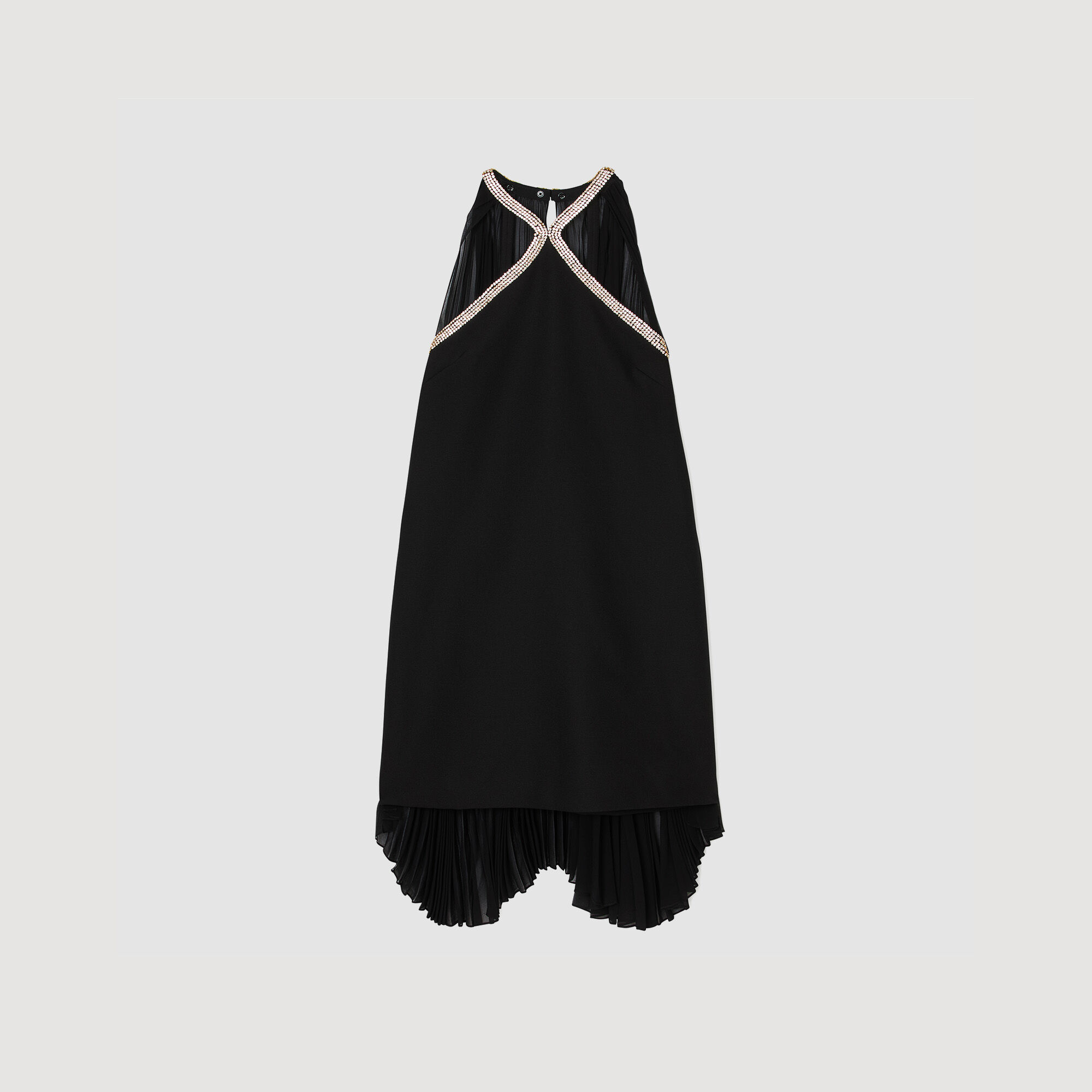 Vestido corto con capa adornada