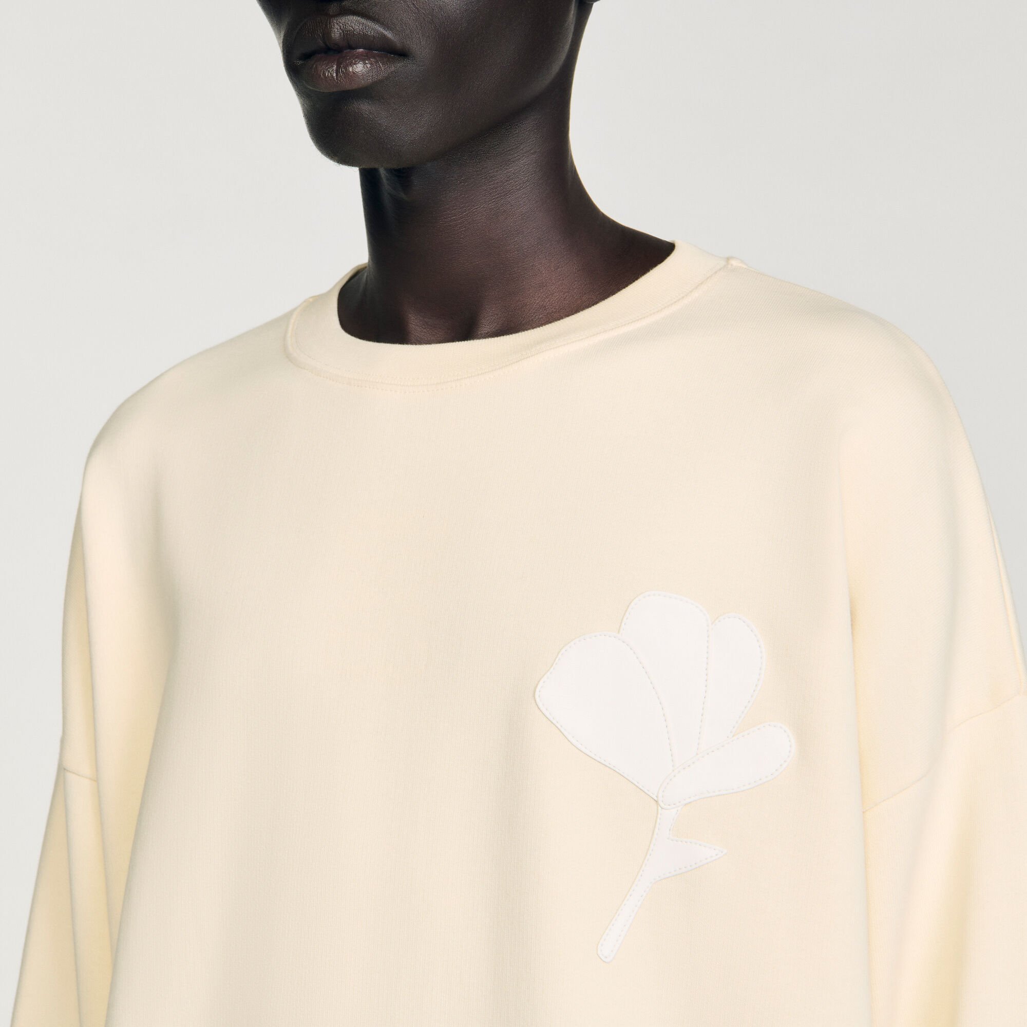 Sudadera con parche de flor