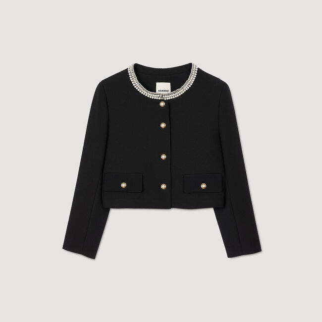 Chaqueta con cuello de pedrería