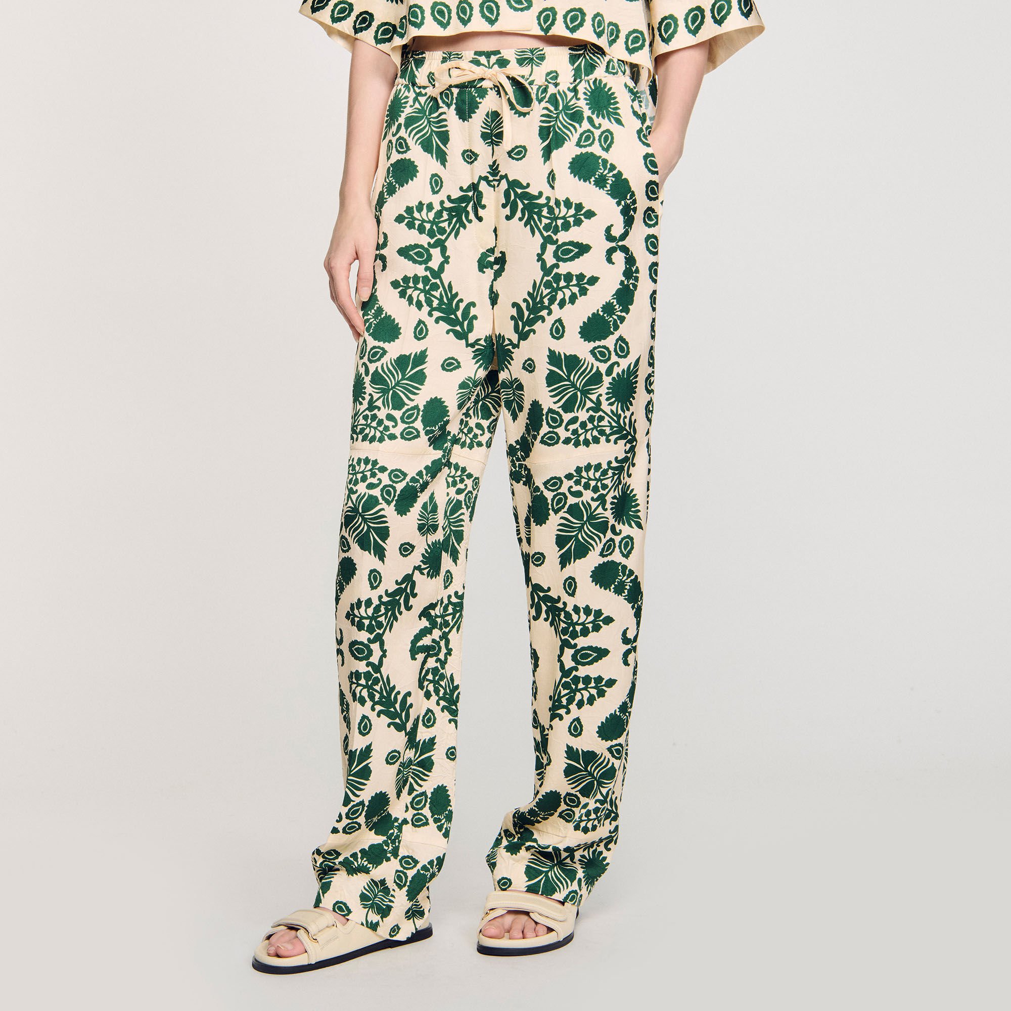 Pantalón con estampado floral