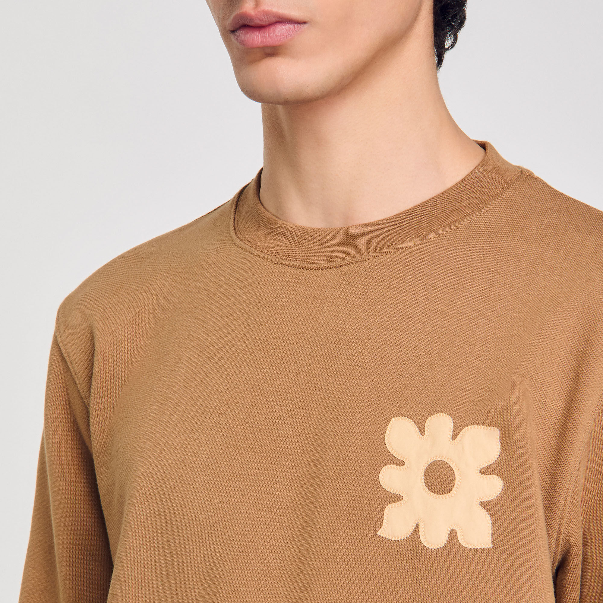 Sudadera con parche de flor