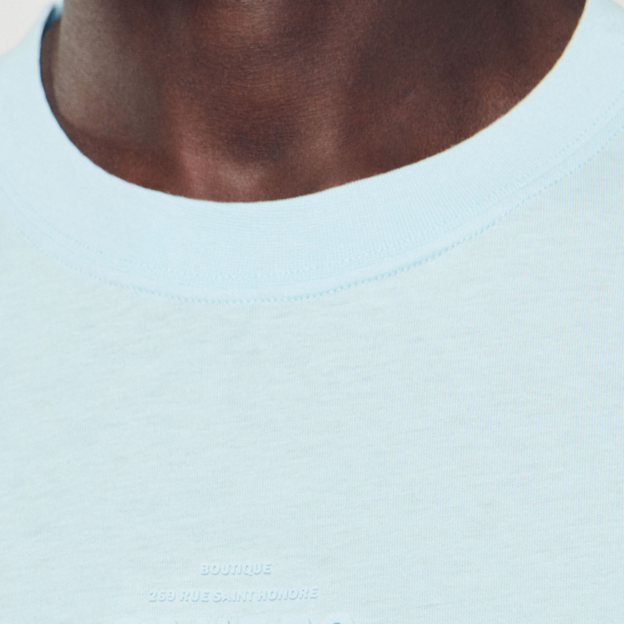 Camiseta con logotipo de goma