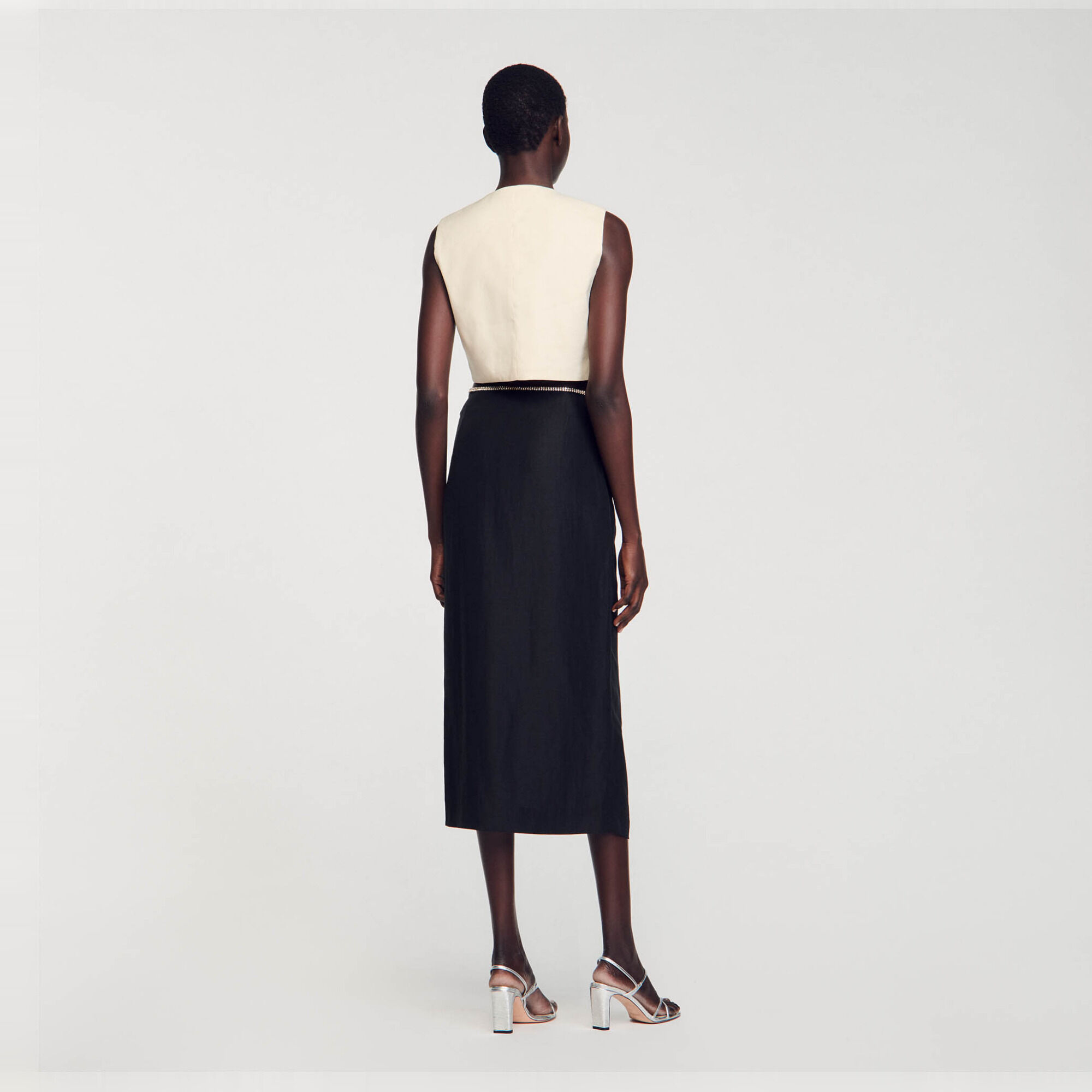 Falda con abertura y strass