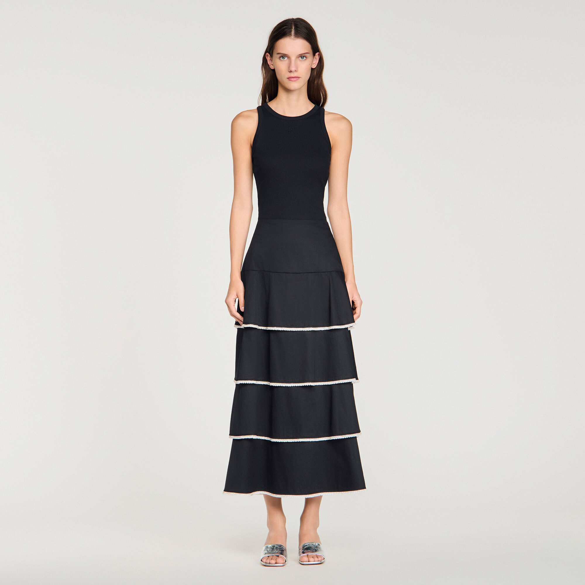 Falda larga con strass y volantes