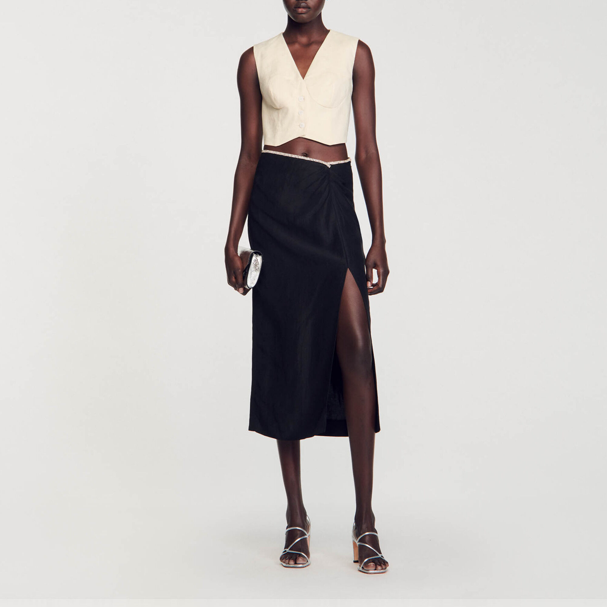 Falda con abertura y strass