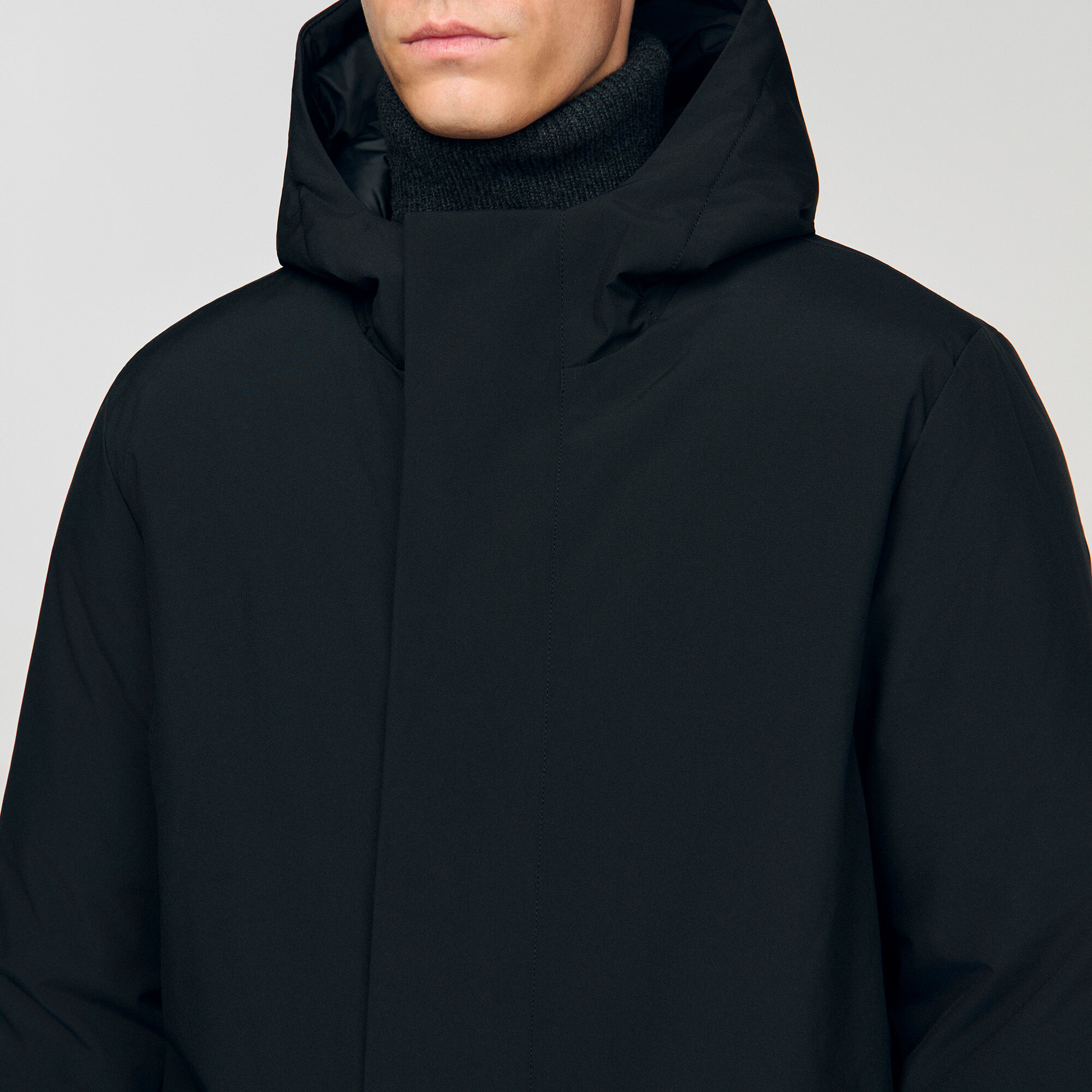 Parka con capucha y cremallera
