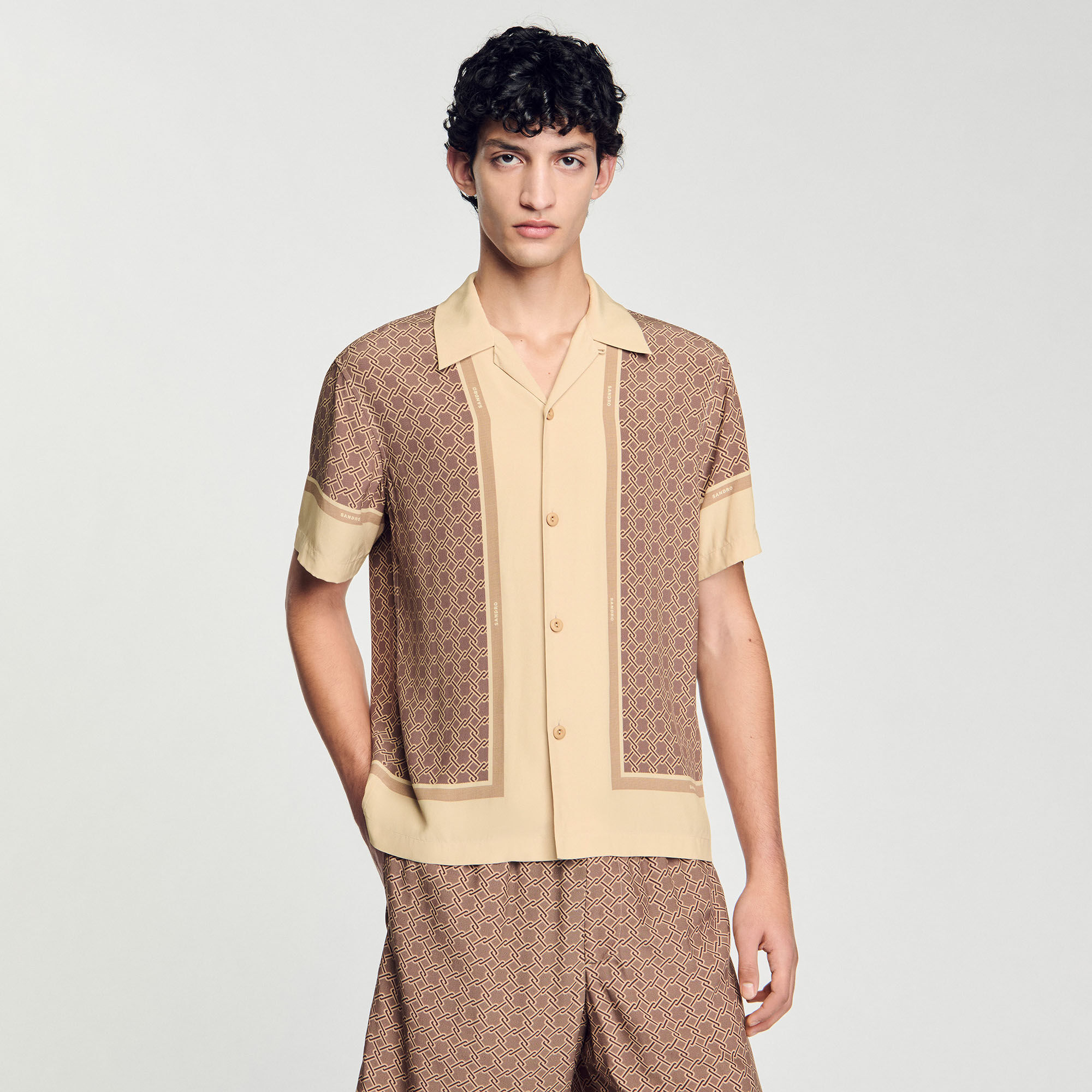Camisa estampada de manga corta