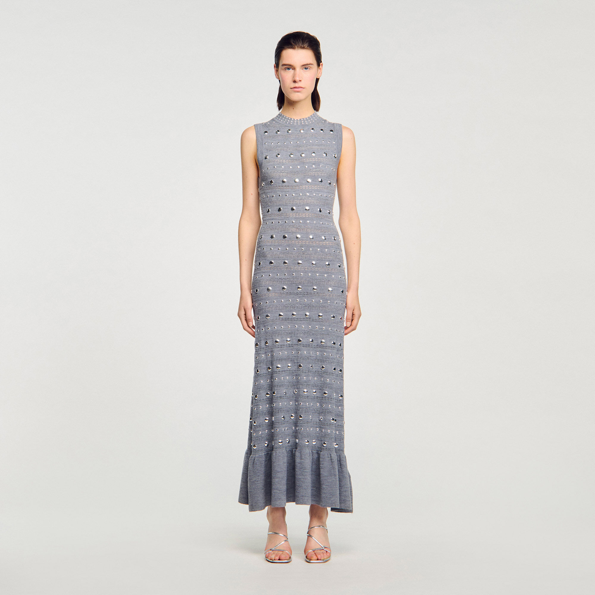 Vestido largo de punto con tachuelas