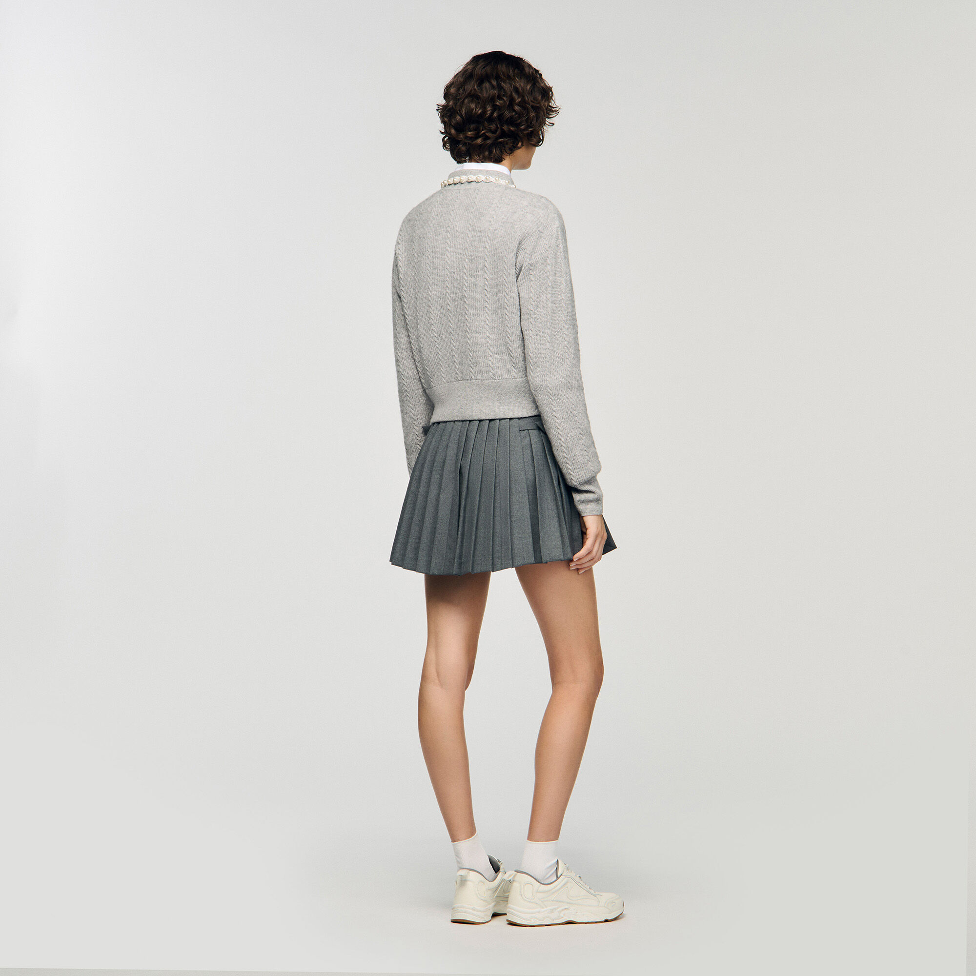 Cárdigan con cuello de pedrería