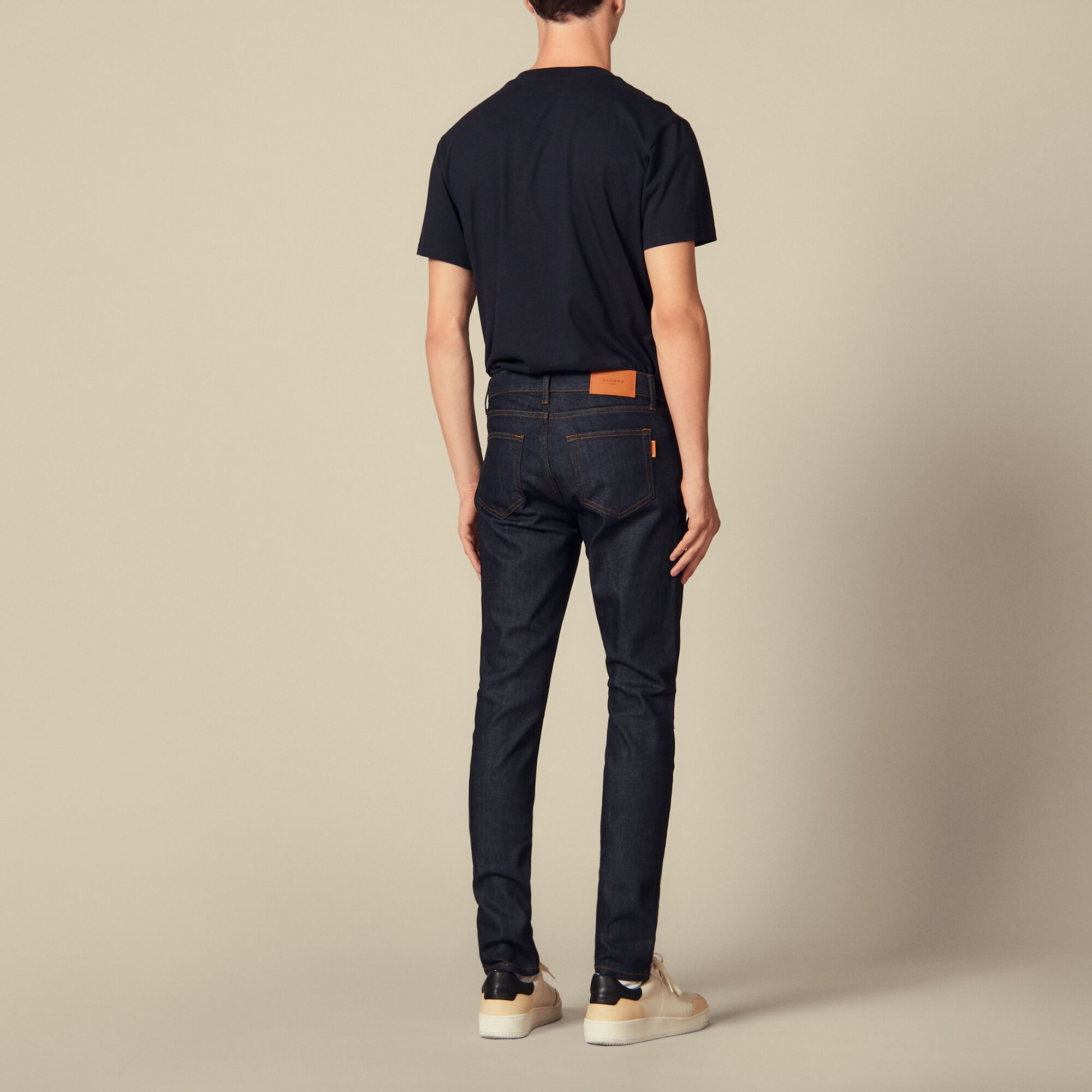 Vaquero en bruto de corte skinny
