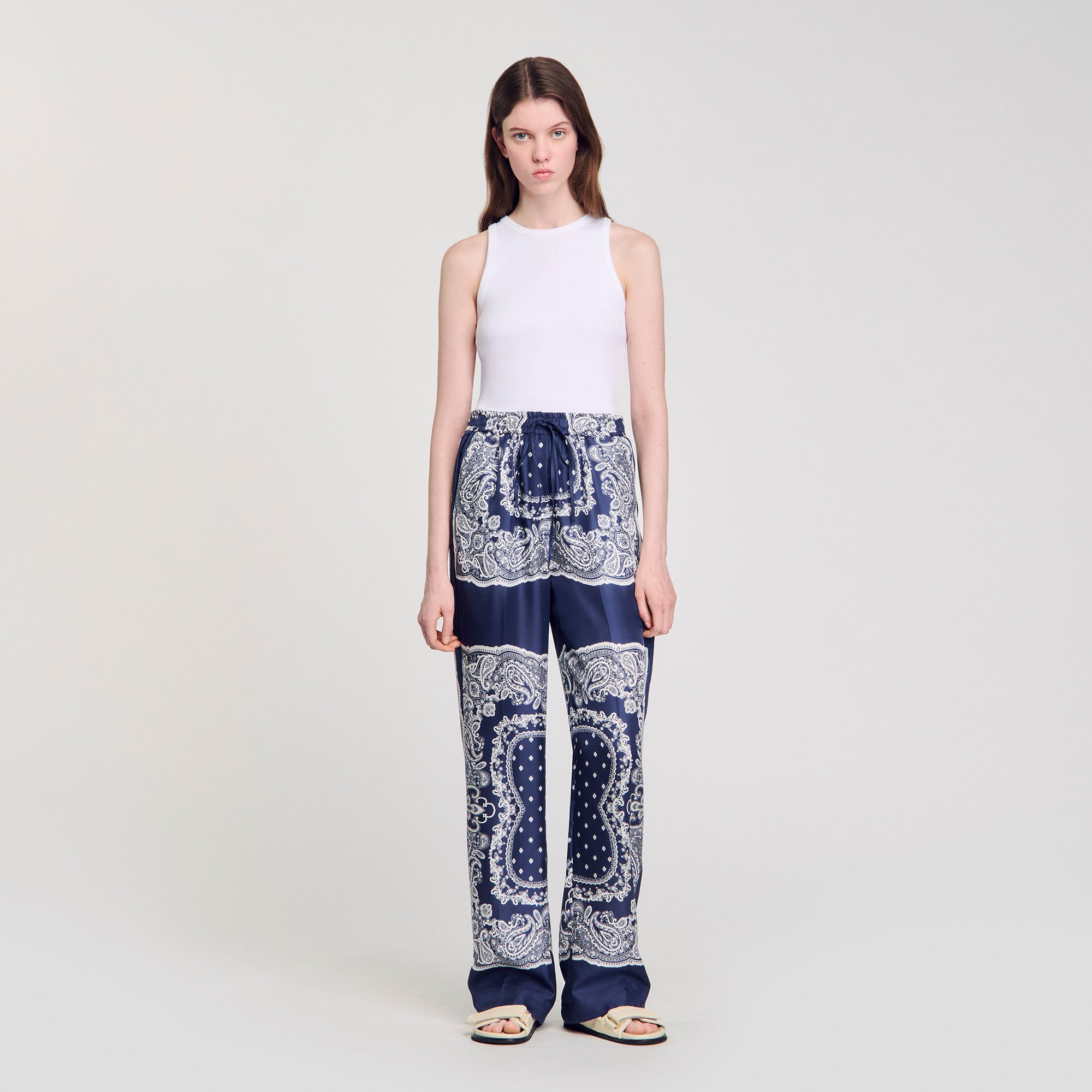 Pantalón fluido estampado bandana