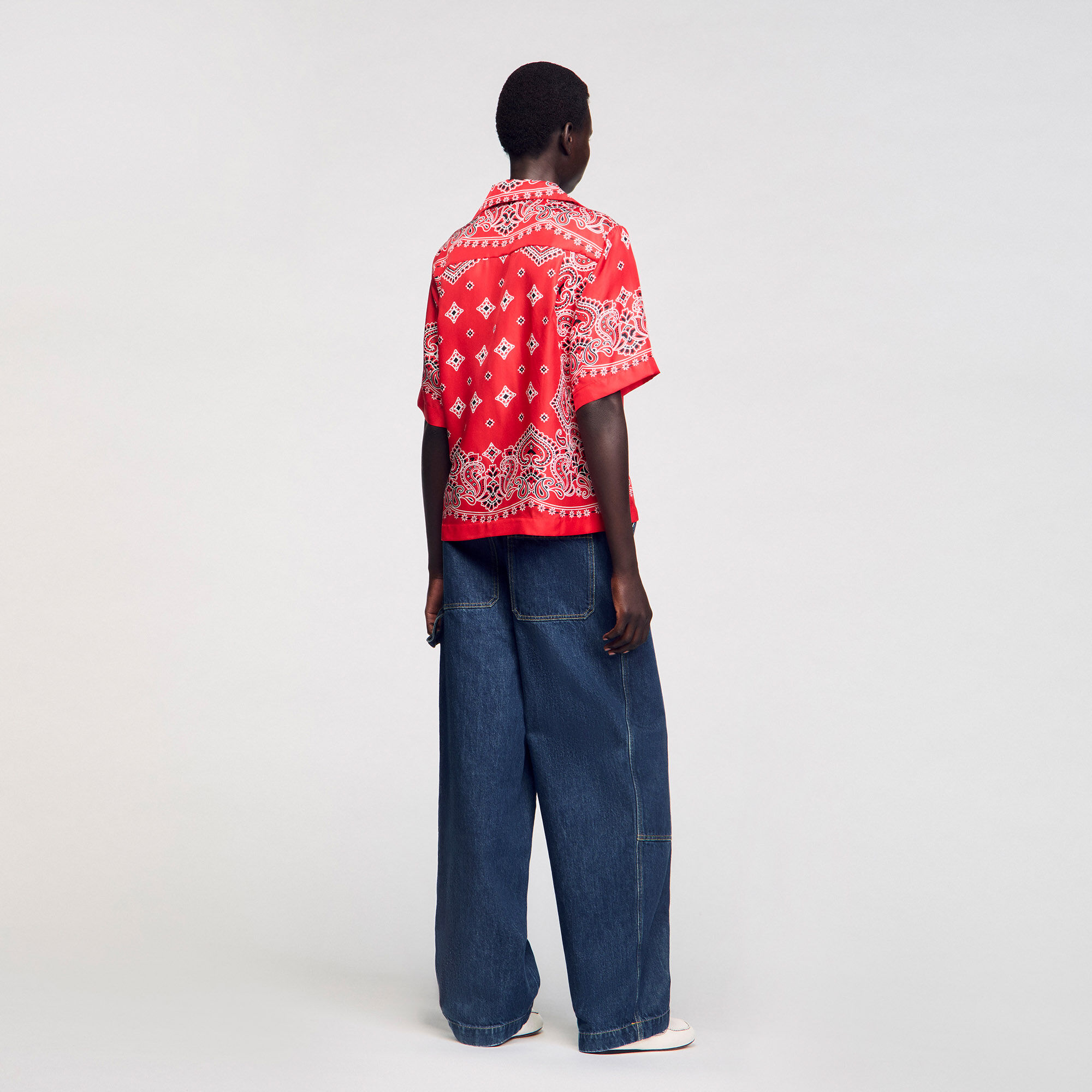 Camisa con estampado de bandana