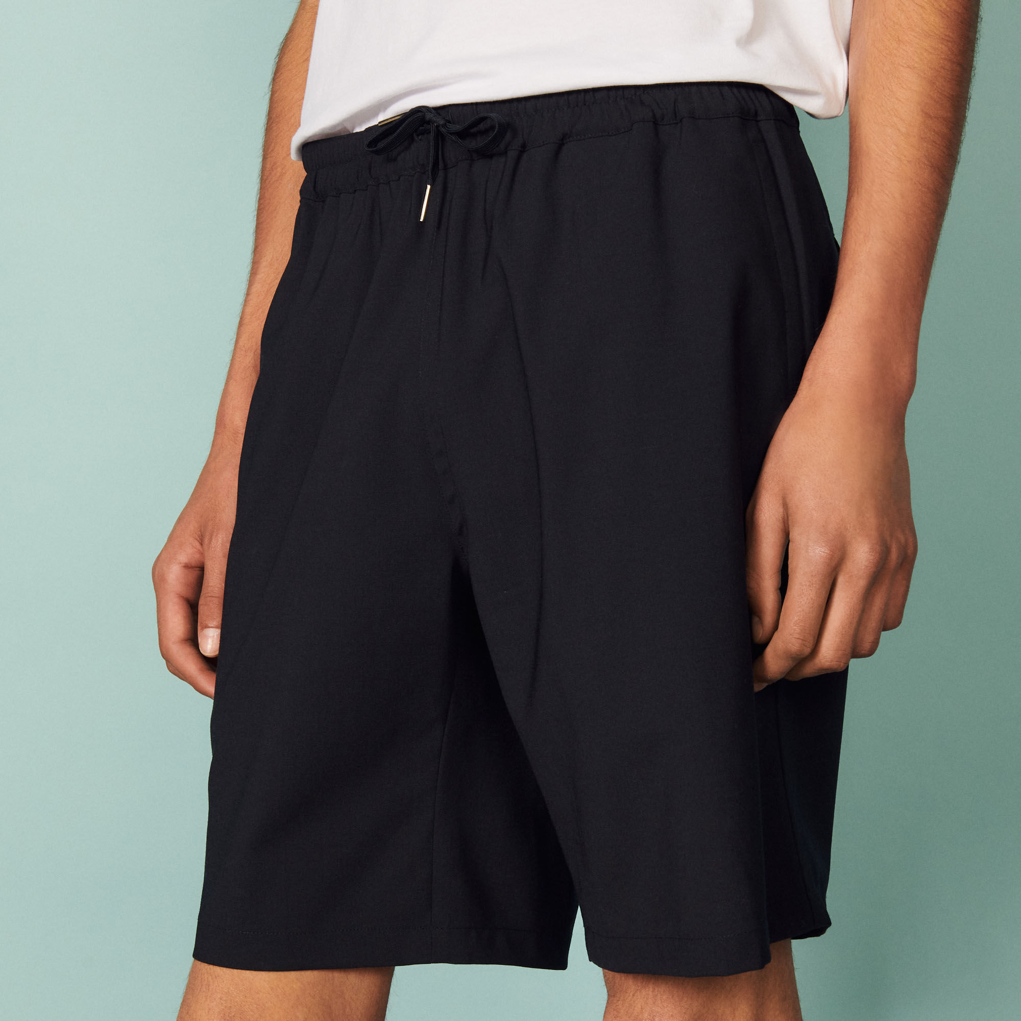 Pantalón corto con cintura elástica