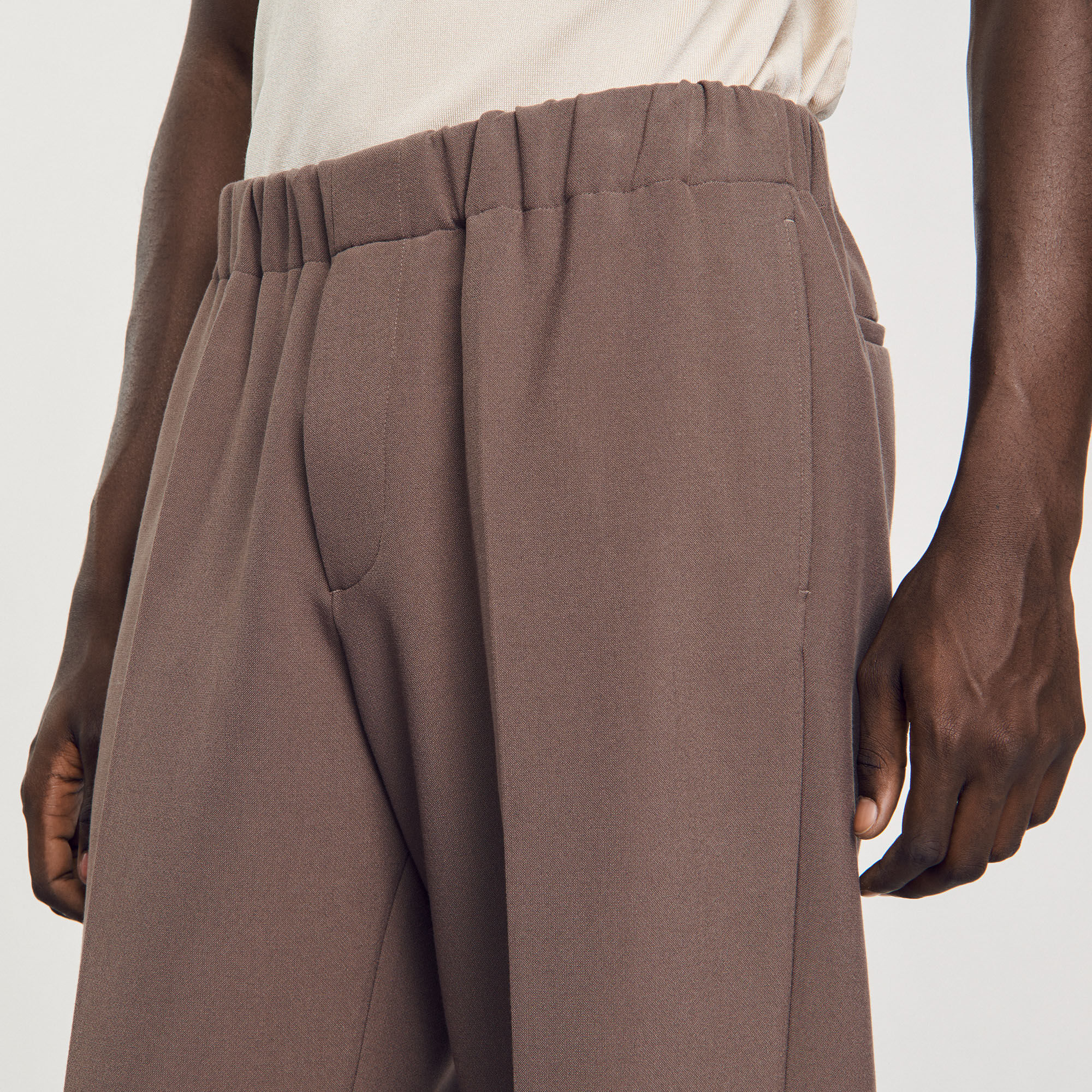 Pantalón ancho