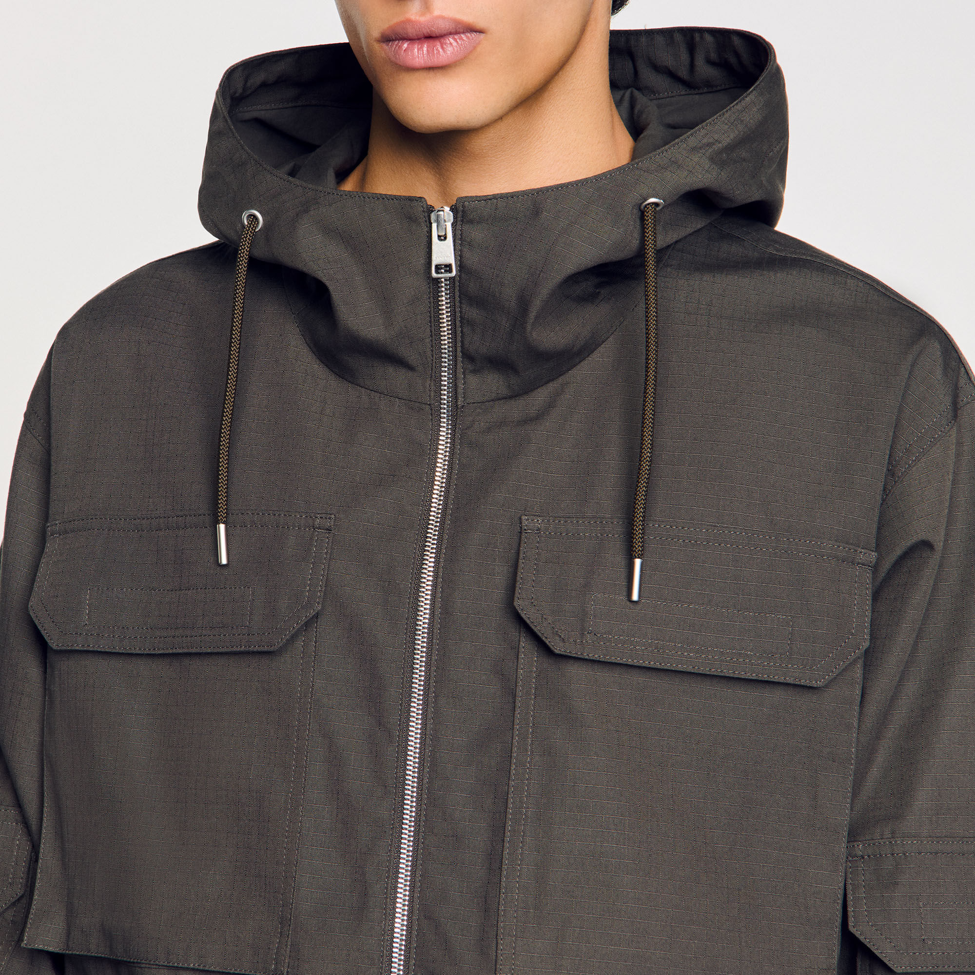 Parka militar con capucha