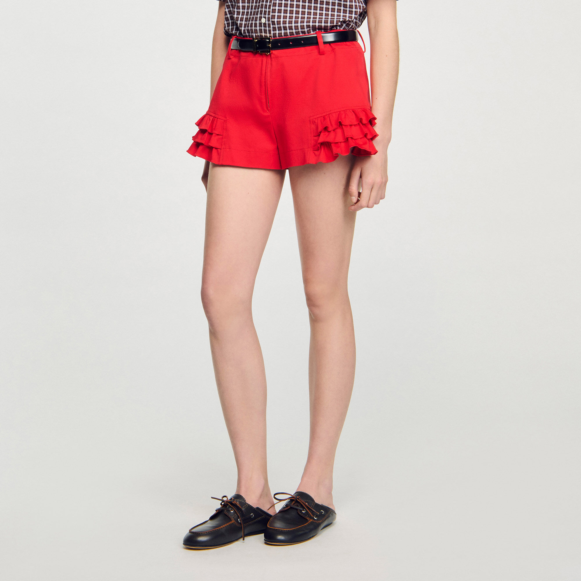 Pantalón corto con volantes