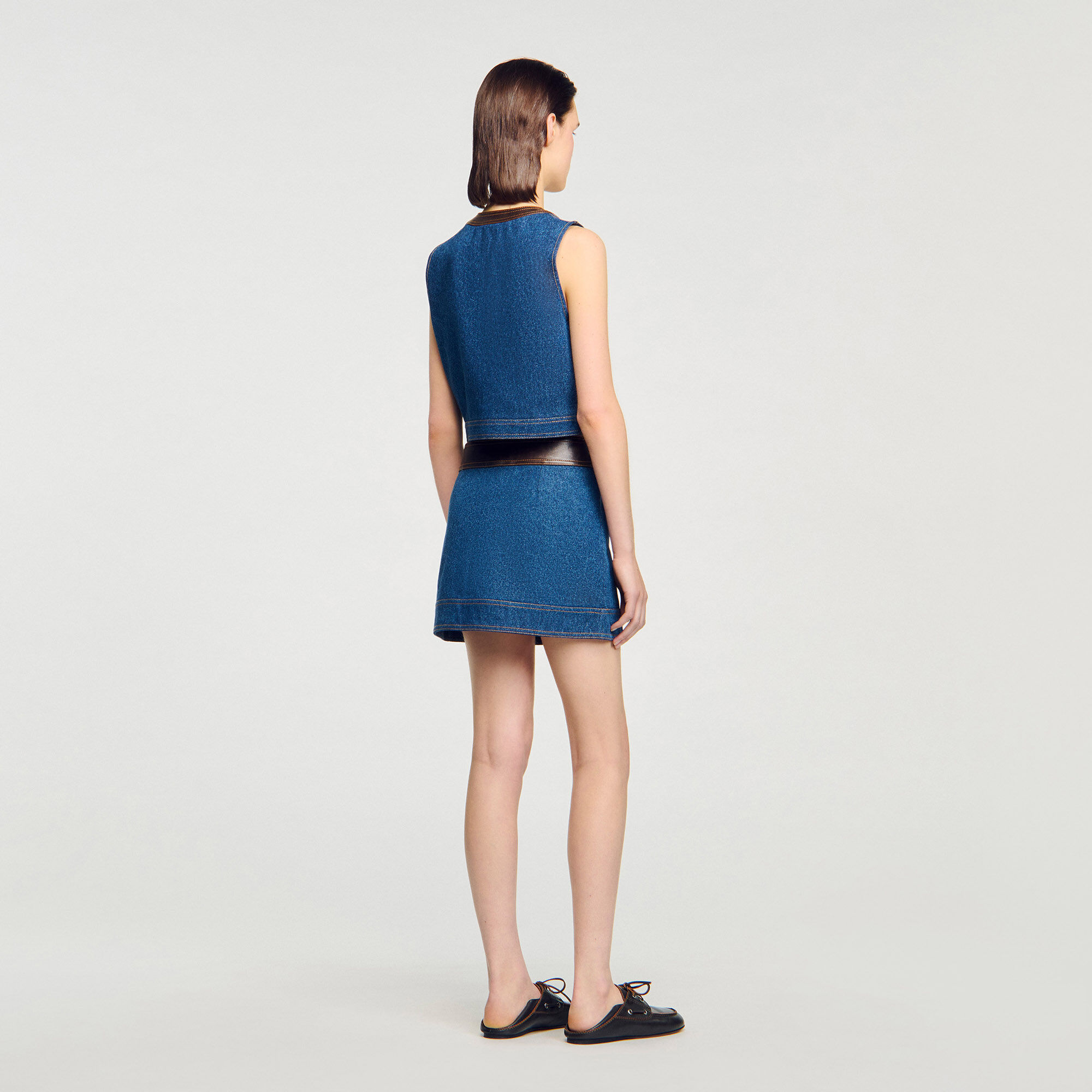 Top de denim y cuero