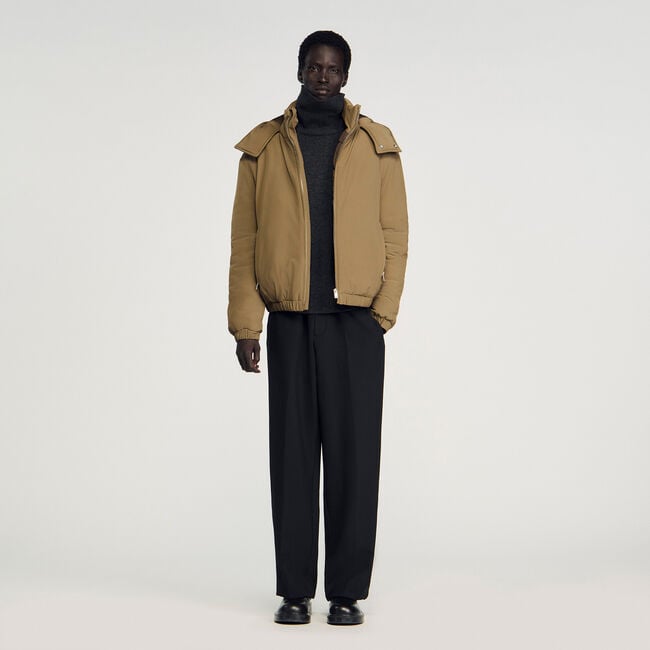 Anorak con cuello alto y capucha