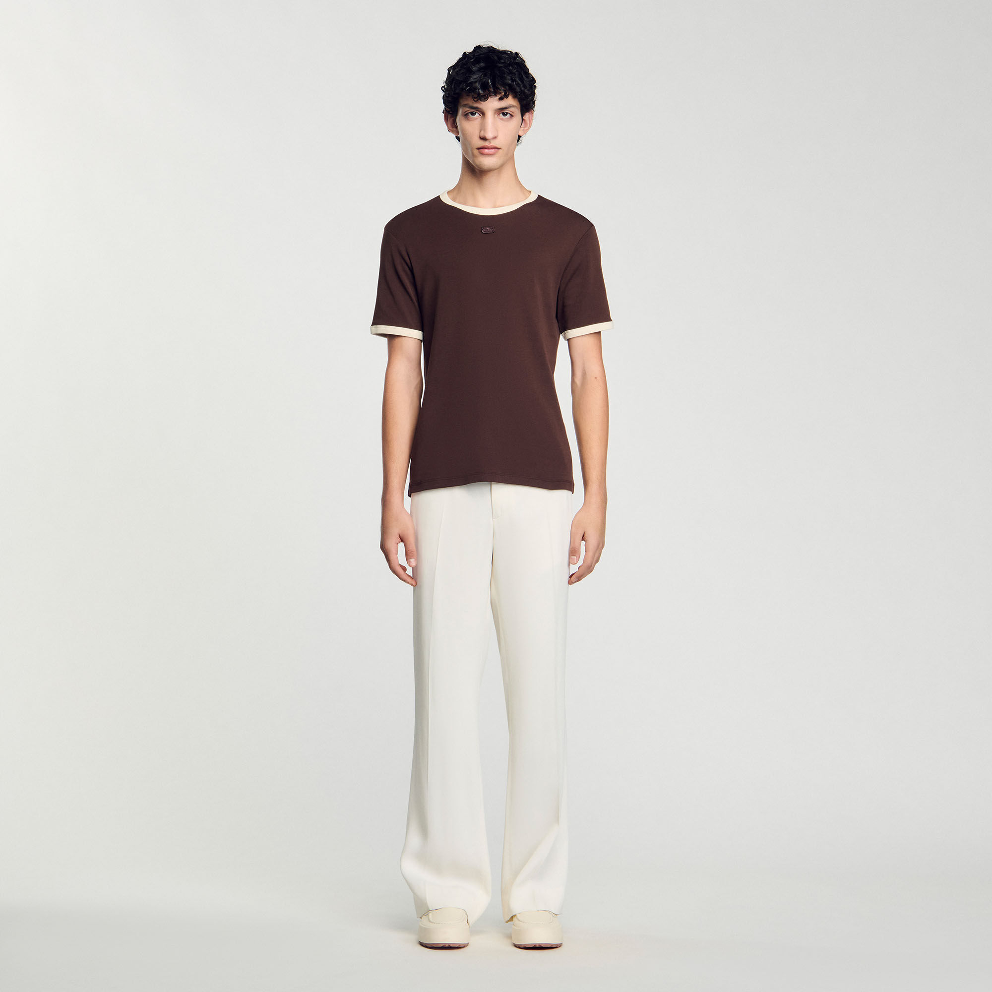 Camiseta bicolor con parche