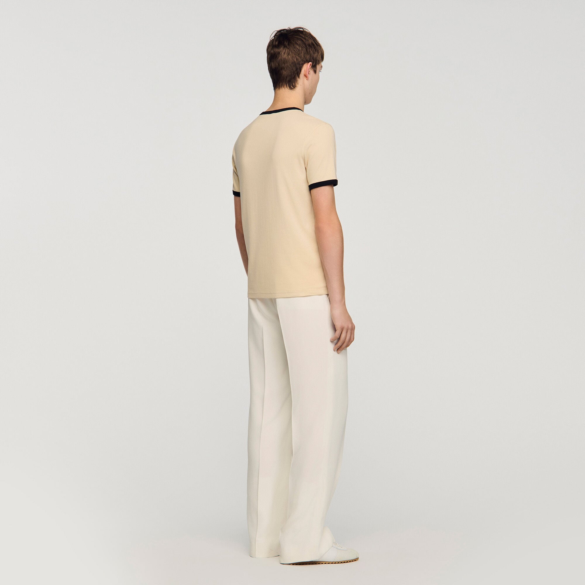 Camiseta bicolor con parche