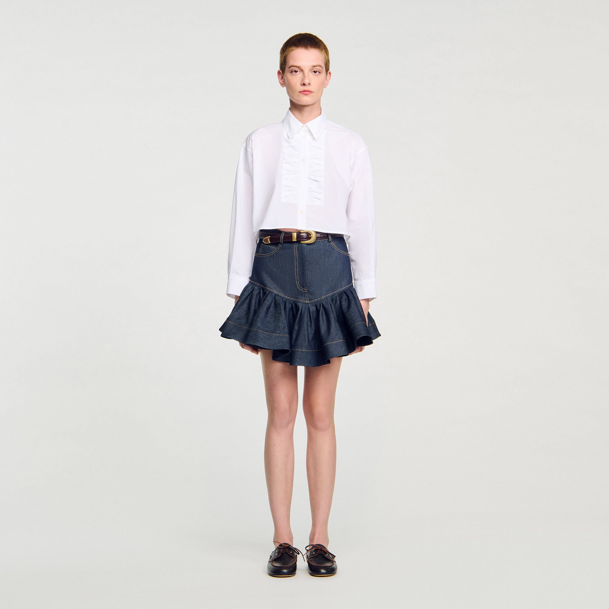 Camisa corta con detalles de lazos