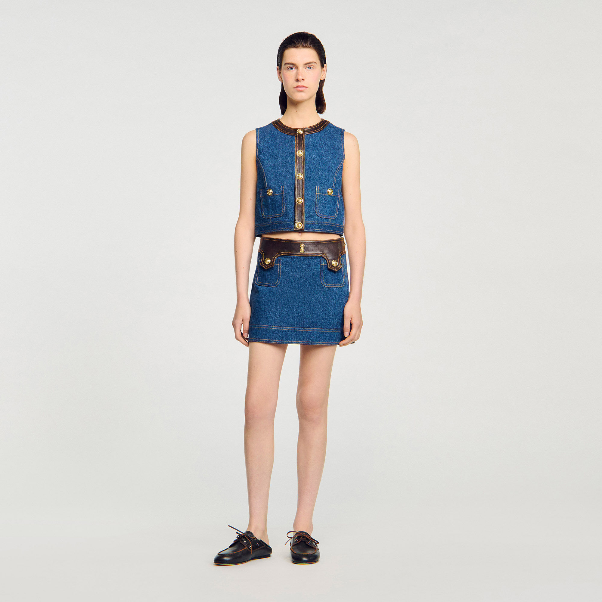 Top de denim y cuero