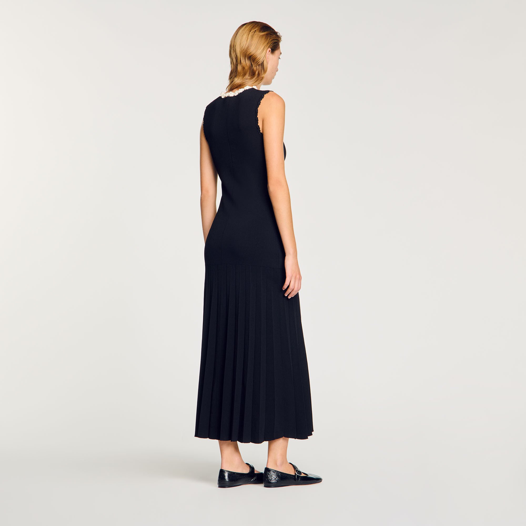Vestido largo con detalles de ganchillo