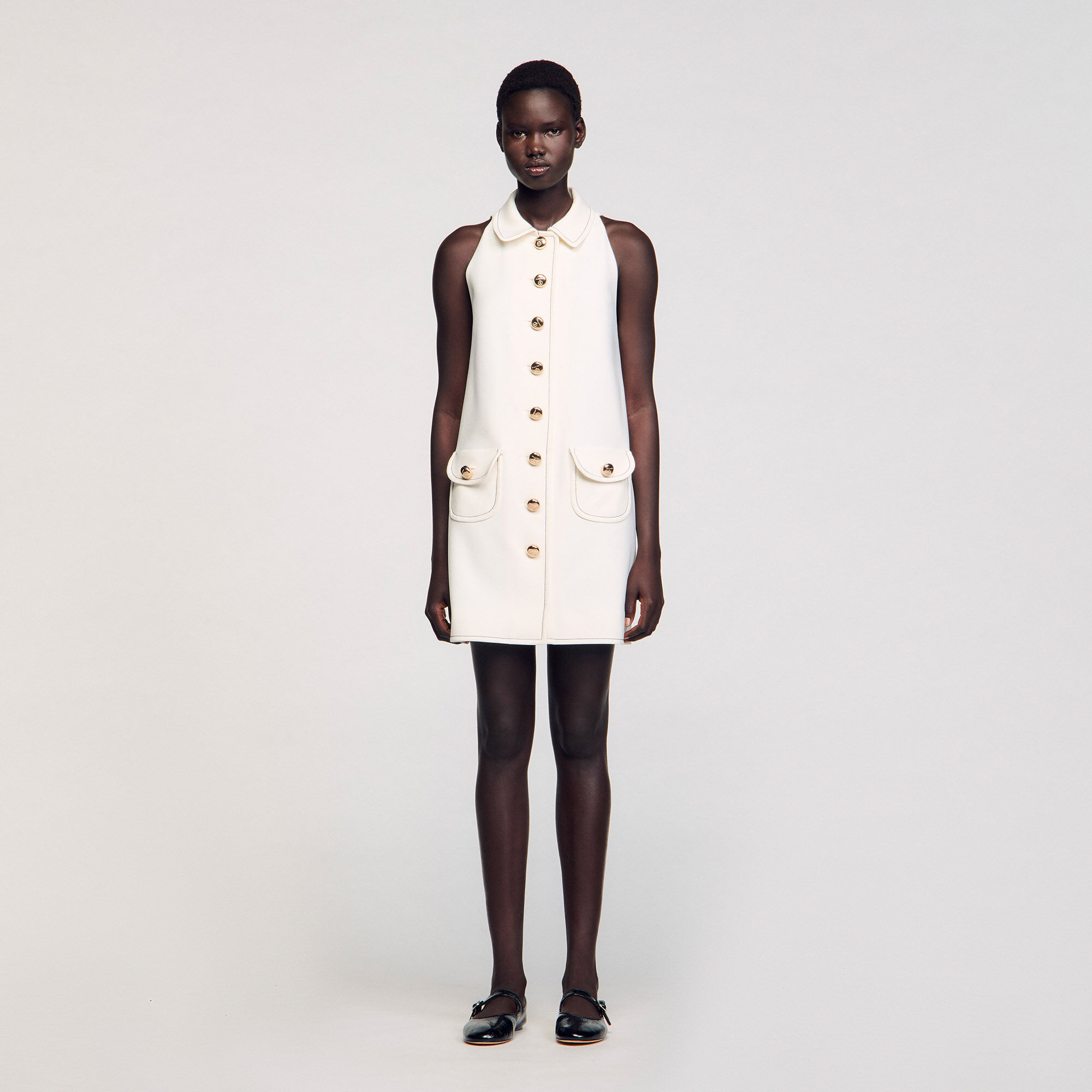 Vestido corto con cuello bebé