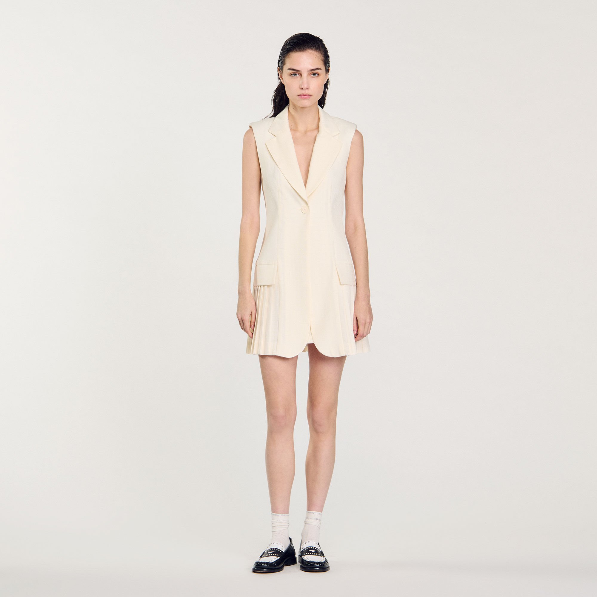 Vestido corto plisado de traje